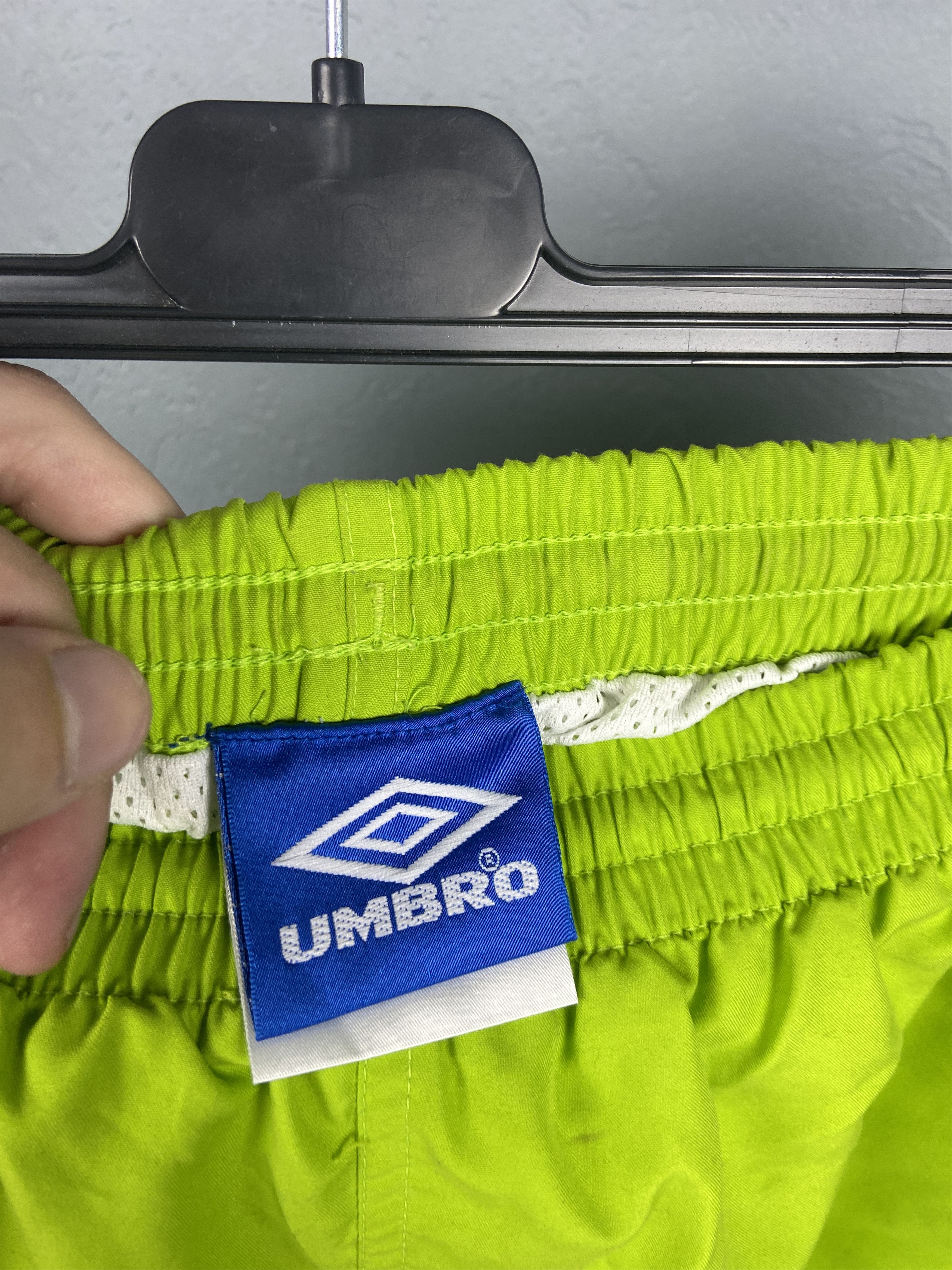 Umbro × Vintage Umbro Vintage Mens Nylon Shorts Size US 32 / EU 48 - 4 Thumbnail