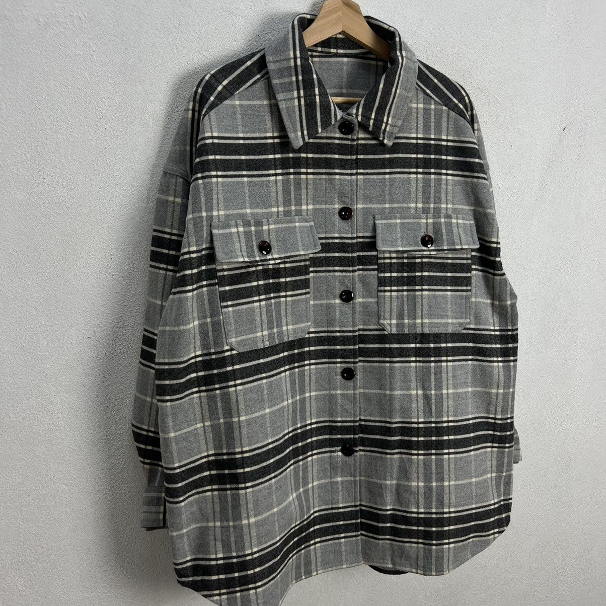Flannel × Japanese Brand VINTAGE GU JAPAN FLANNEL JACKET TARTAN DESIGN GENTLY USED Size US XL / EU 56 / 4 - 5 Thumbnail