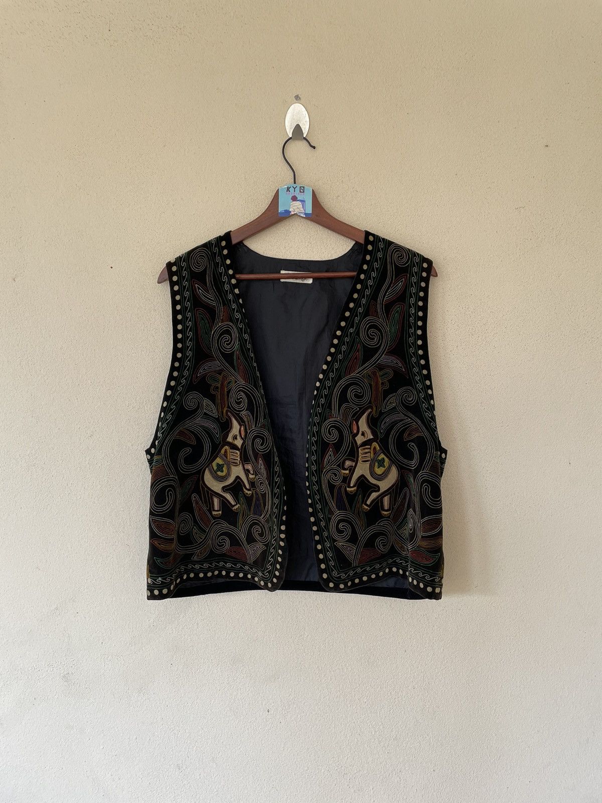 VINTAGE ARRANGE VELVET BUTTONLESS VEST