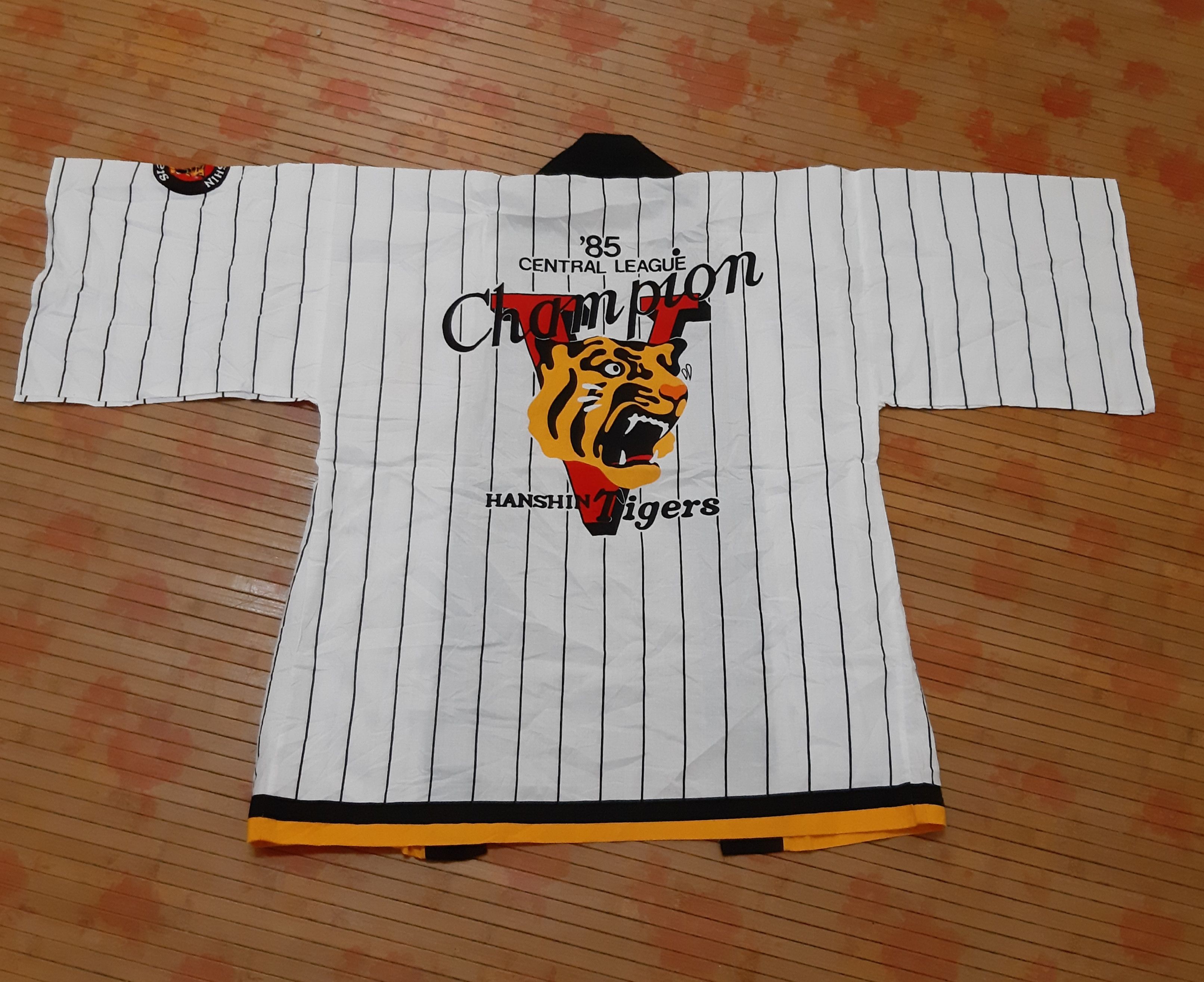 image of Kimono Japan Dragon x Vintage 85S Central League Champion By Hansin Tigers Kimono in White (Size Me