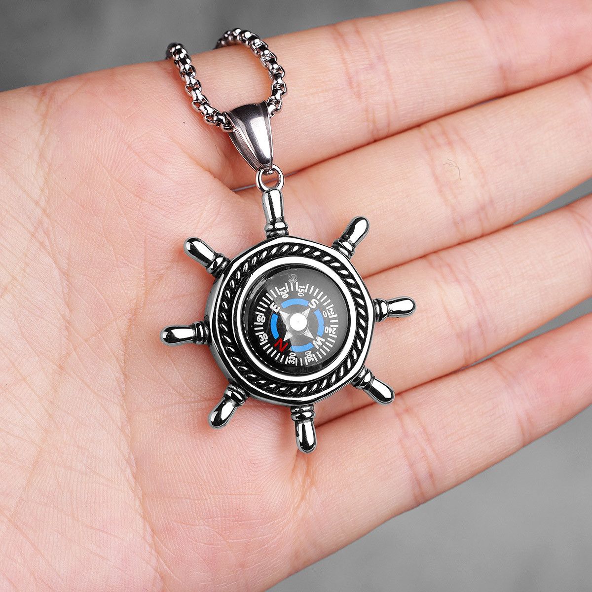 Jewelry 316L Stainless Steel Compass Pendant Necklace Size ONE SIZE - 1 Thumbnail