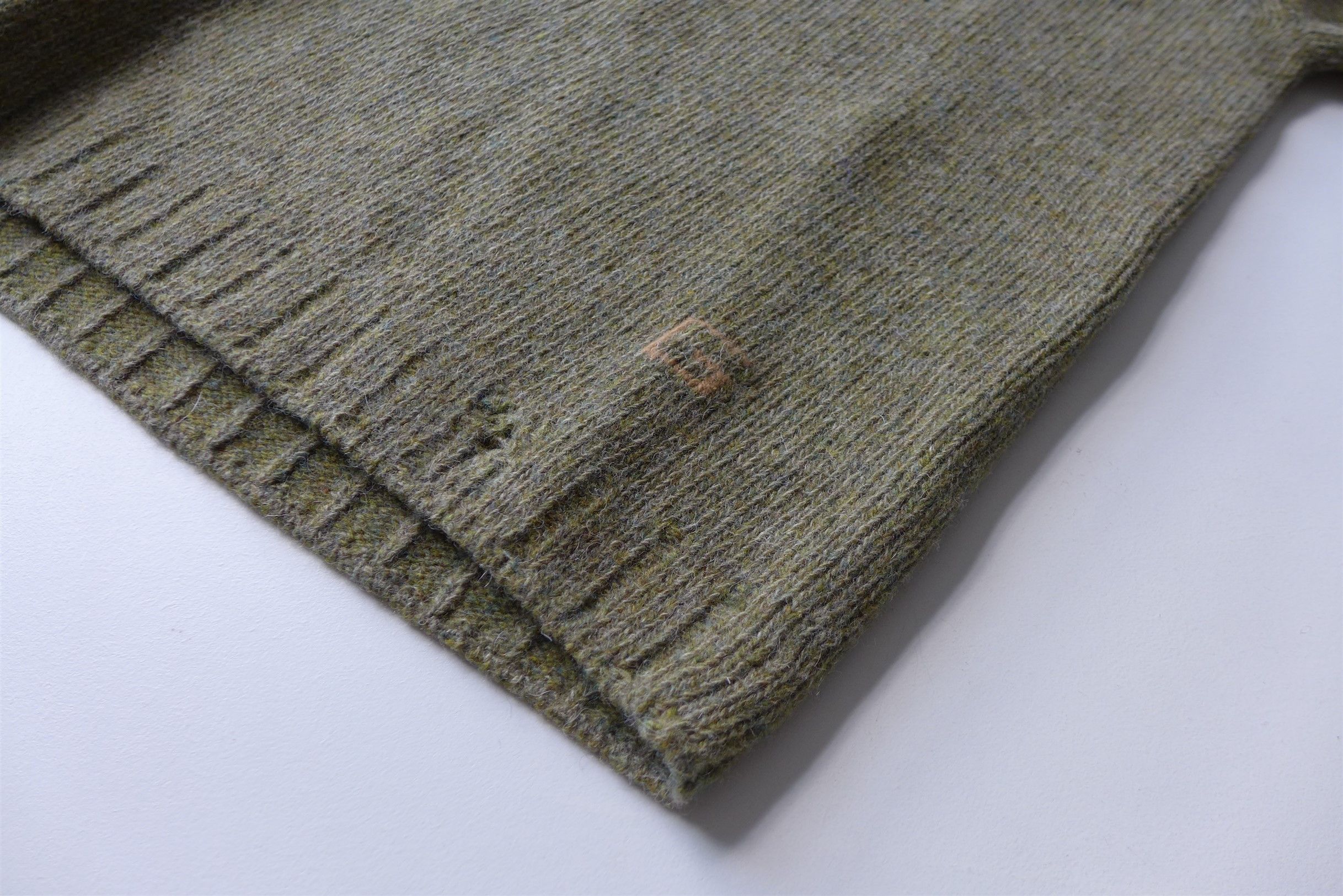 Gucci Gucci Distressed Sweater -- Green Shetland Wool Size US S / EU 44-46 / 1 - 14 Thumbnail