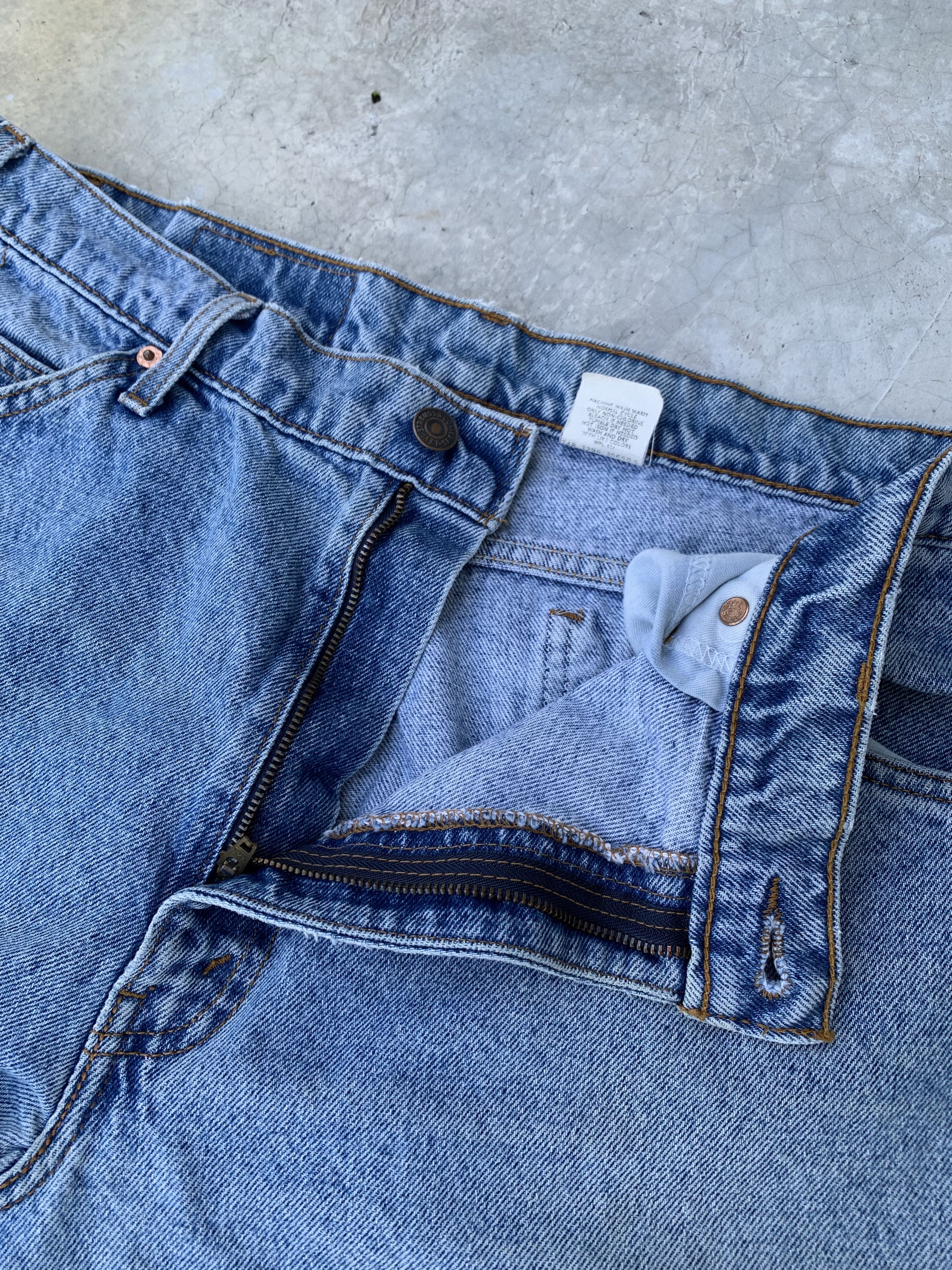 Levi's Vintage Levis 550 Orange Tab Light Washed Denim Jeans Size US 37 - 10 Thumbnail