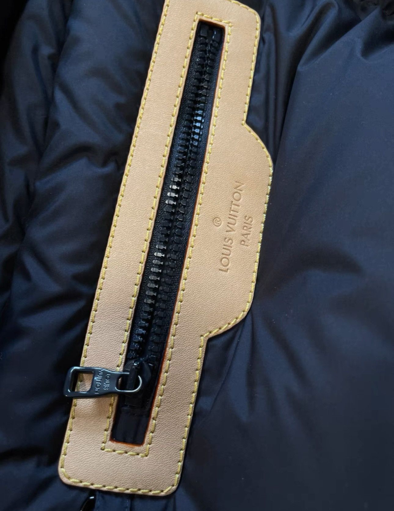 Louis Vuitton Louis Vuitton puffy heavy coat Size 52 Size US XL / EU 56 / 4 - 3 Thumbnail