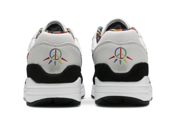 am1 live together play together