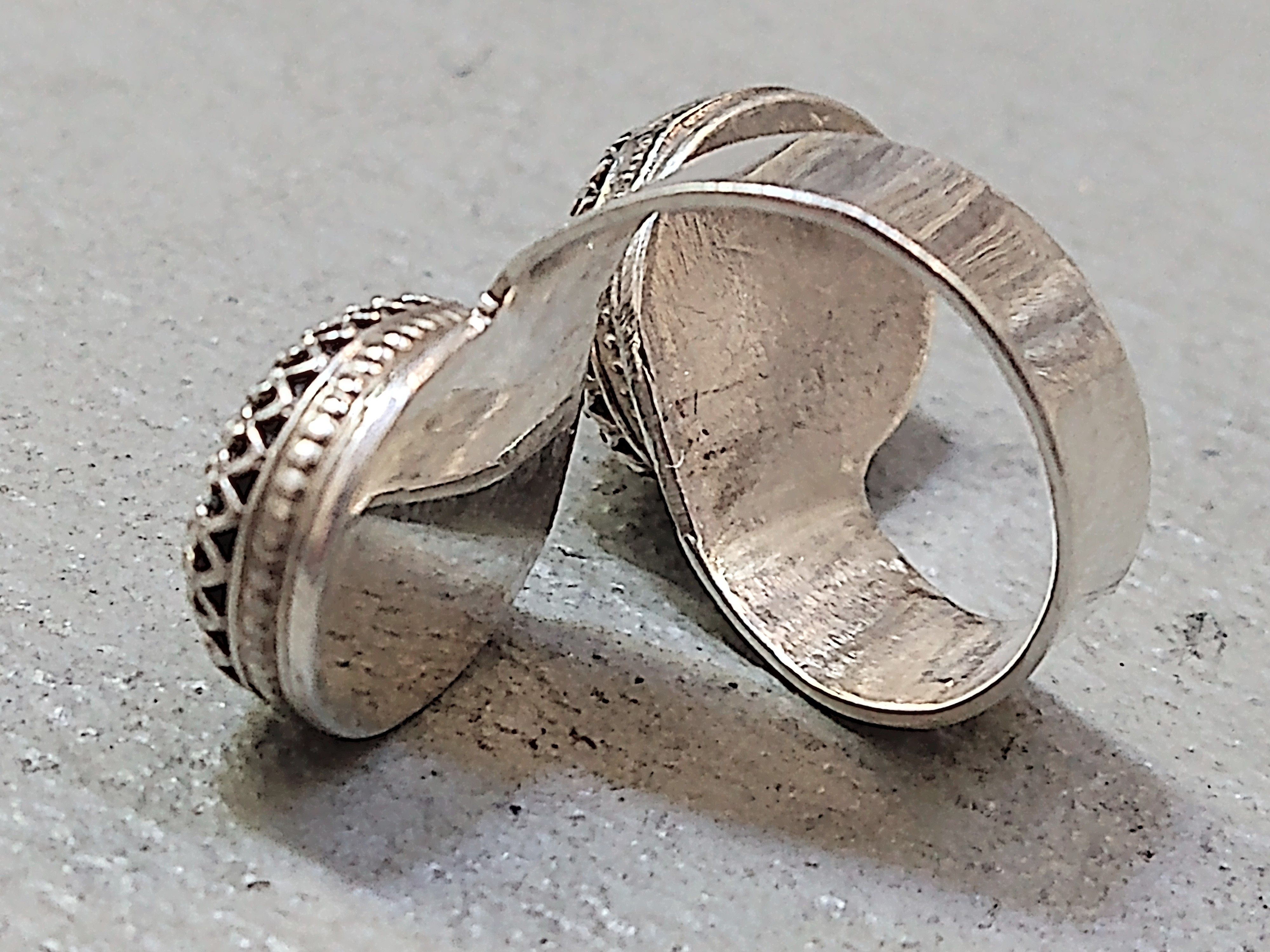 Jewelry × Vintage Vintage Sterling Silver Ring Tigers Eye Size 8 Brown Oval Size ONE SIZE - 5 Thumbnail