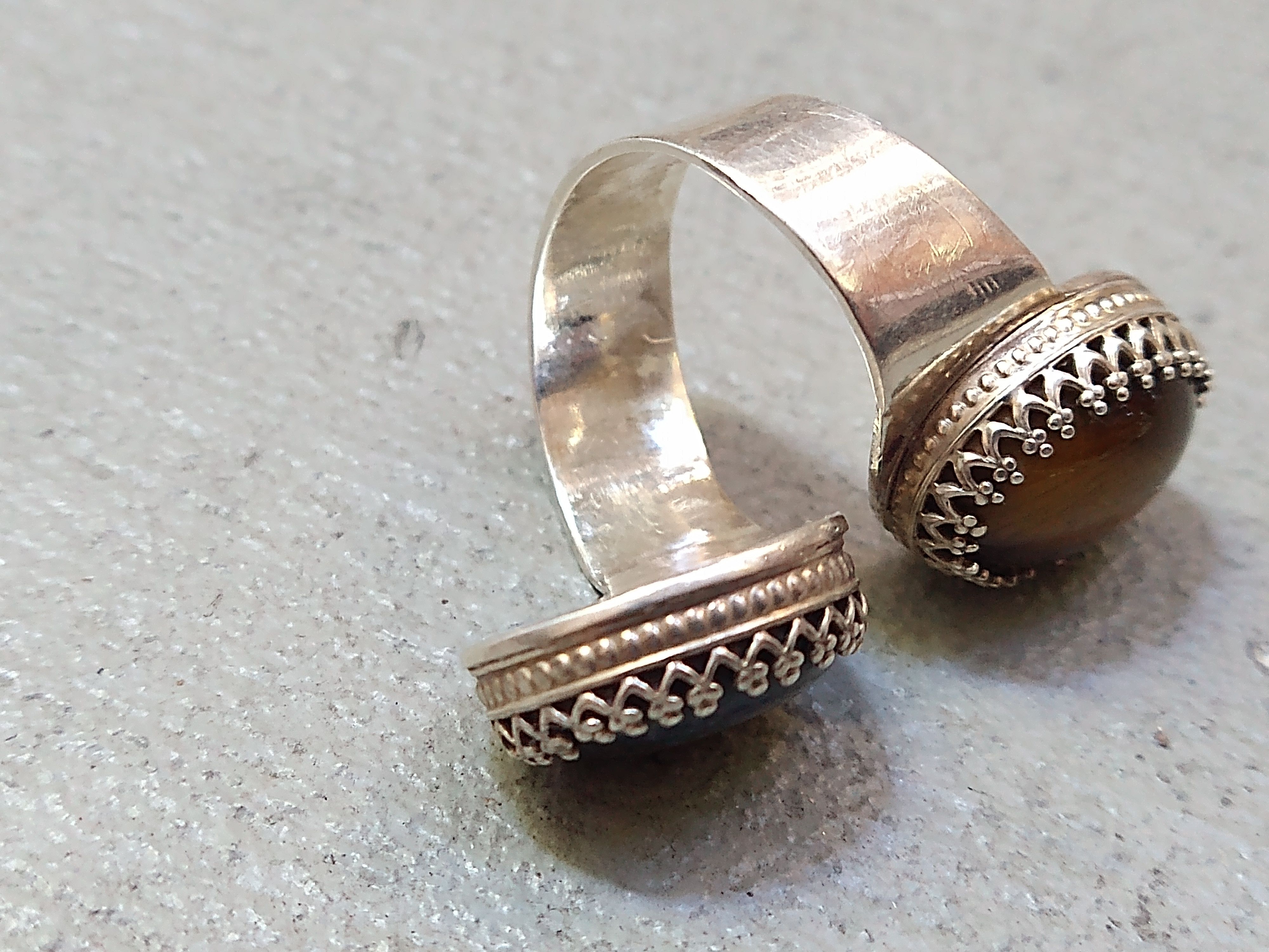 Jewelry × Vintage Vintage Sterling Silver Ring Tigers Eye Size 8 Brown Oval Size ONE SIZE - 7 Thumbnail