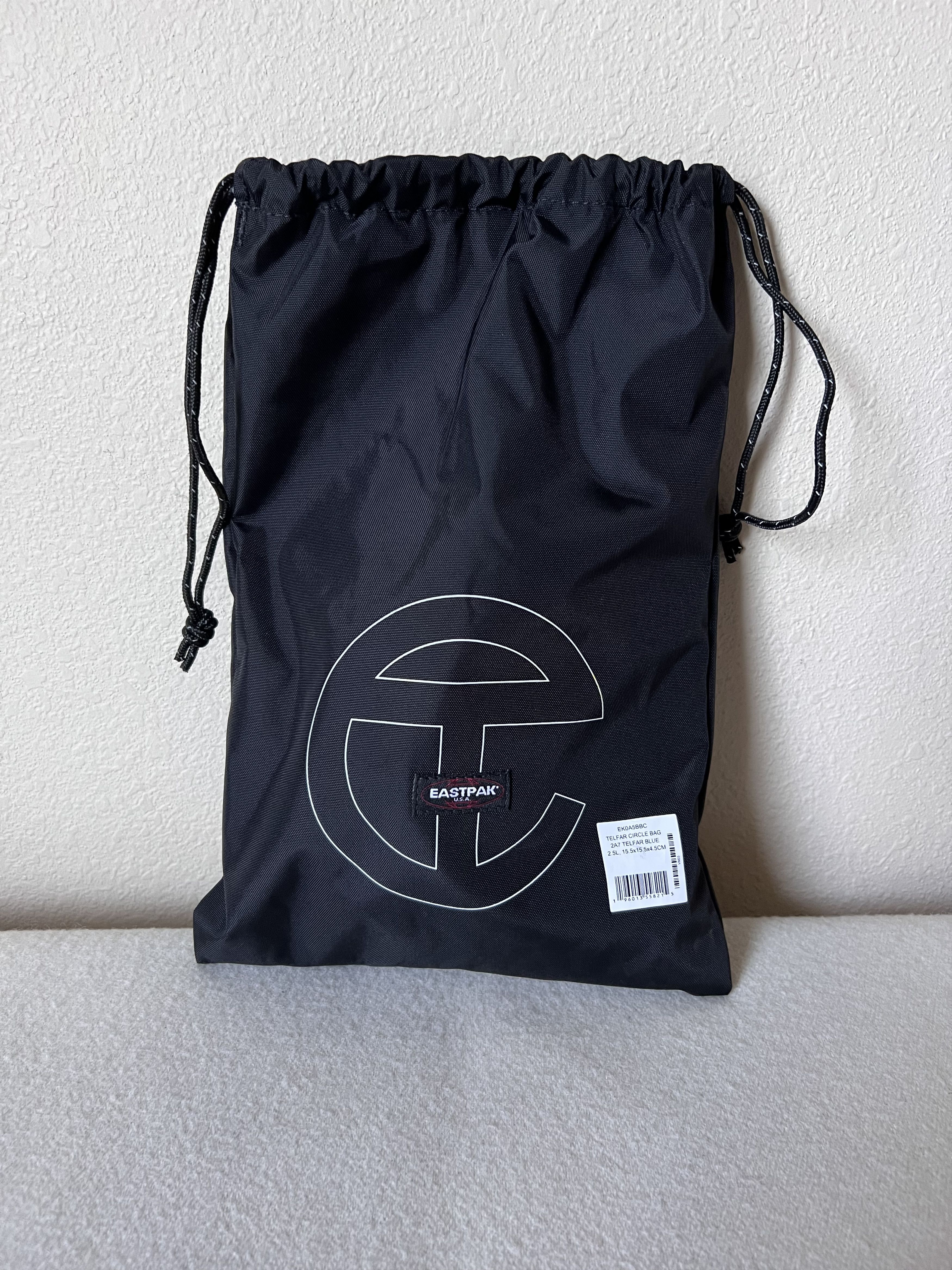 Eastpak × Telfar Telfar Eastpak Circle Bag in Painters Tape Blue Size ONE SIZE - 3 Thumbnail