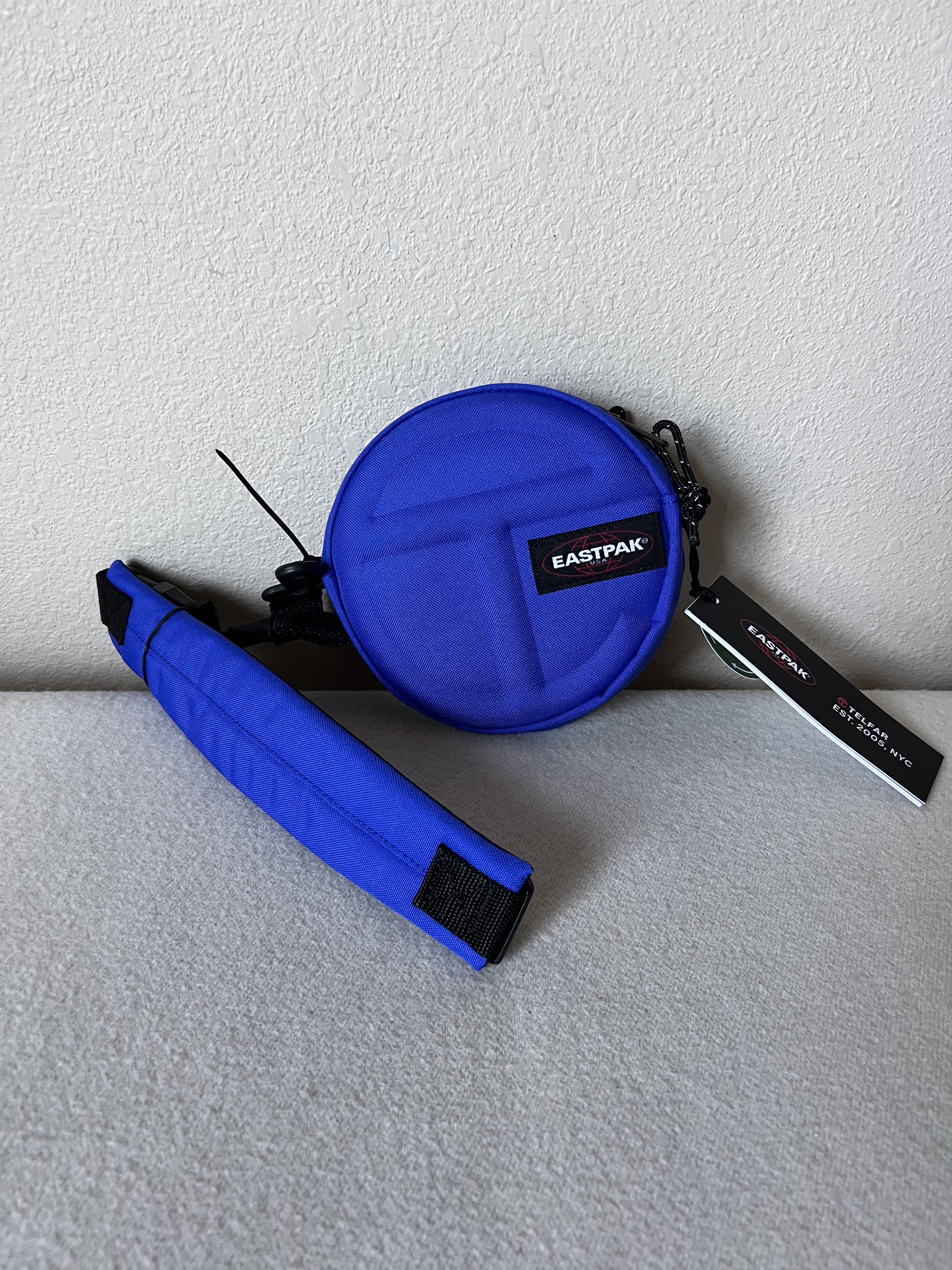 Eastpak × Telfar Telfar Eastpak Circle Bag in Painters Tape Blue Size ONE SIZE - 1 Thumbnail