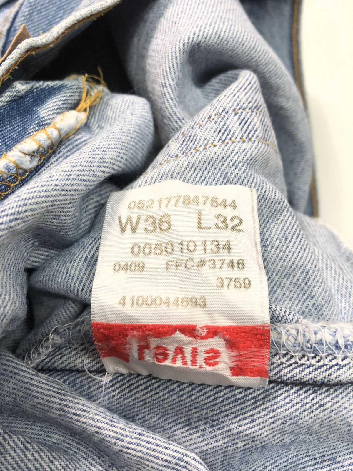Levi's × Levi's Vintage Clothing × Vintage VINTAGE LEVIS 501 BLUE WASH DENIM Size US 35 - 14 Thumbnail