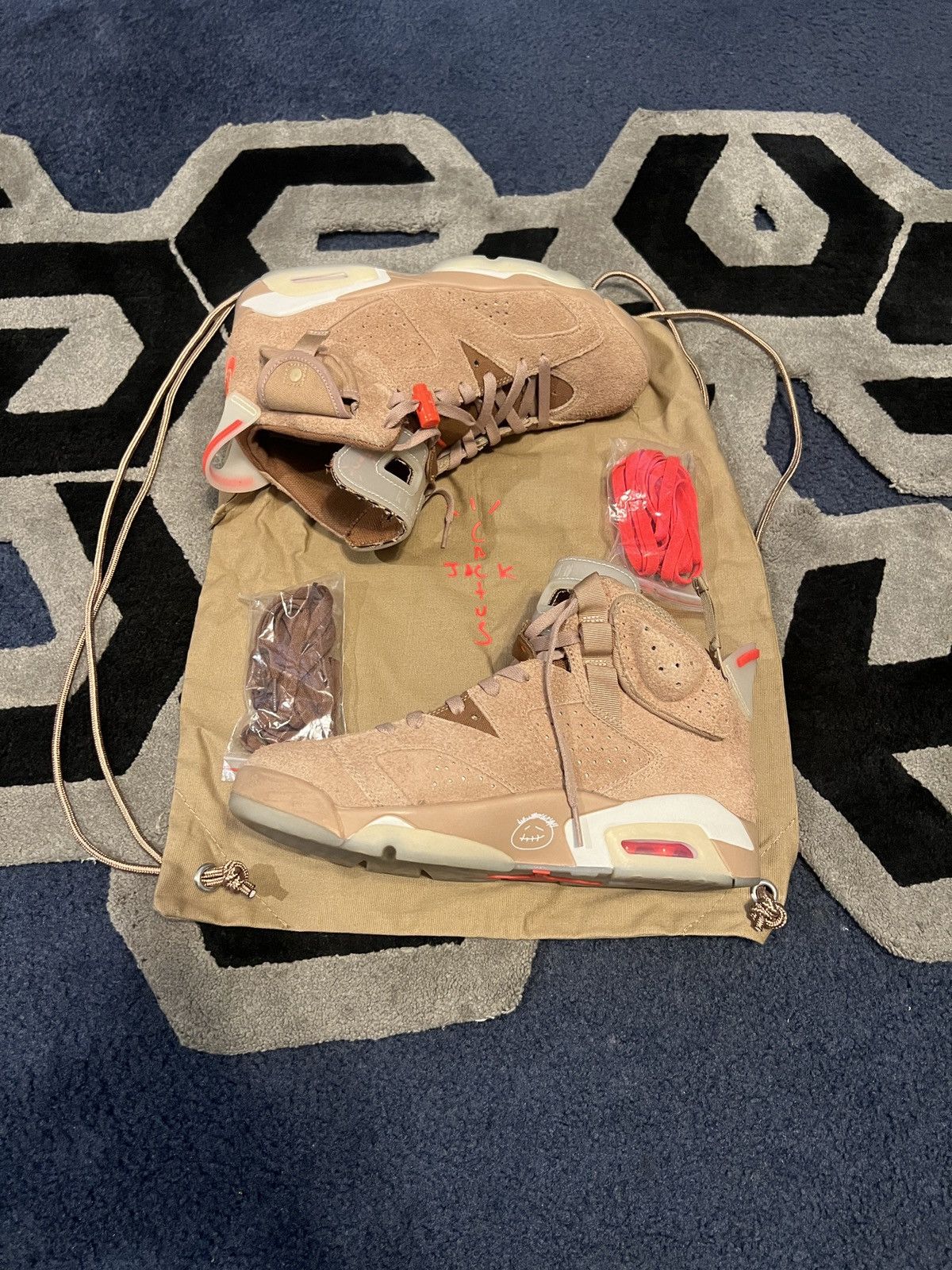 travis scott 6 british khaki on feet