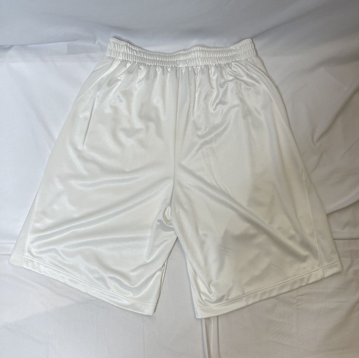 Jordan Brand Huf Nike sb vans shorts yeezy supreme jordan kith off white Size US 40 / EU 56 - 2 Thumbnail