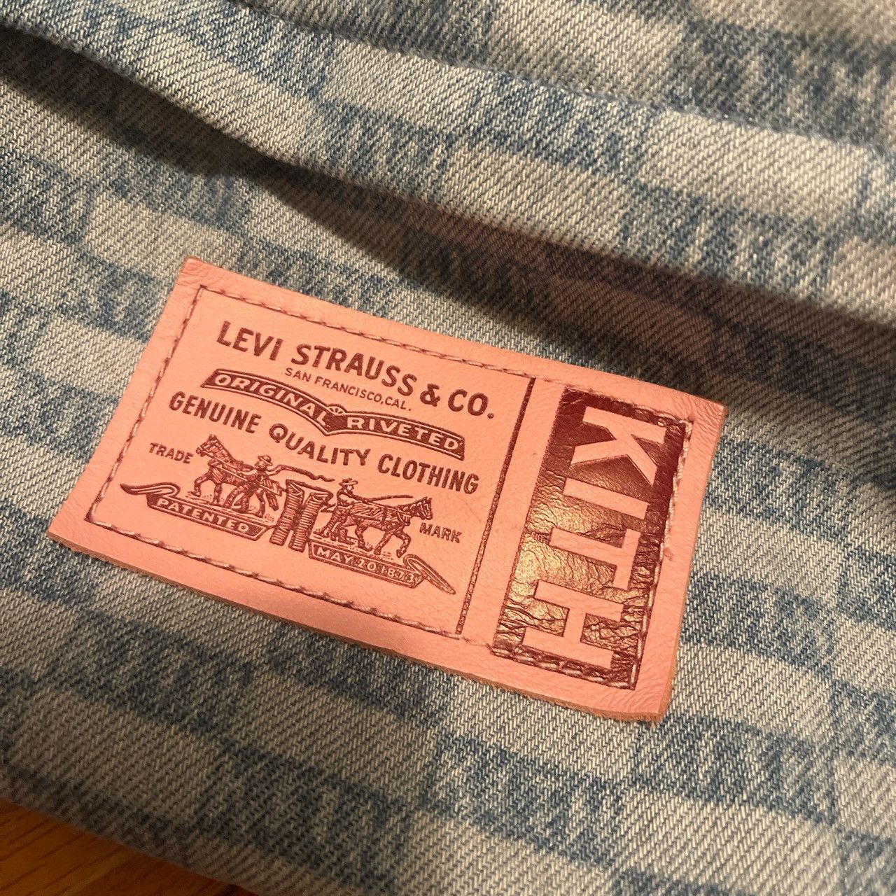 Kith × Levi's KITH X LEVI'S SALT BLEACH AOP CROSSBODY BAG LIGHT BLUE Size ONE SIZE - 2 Thumbnail