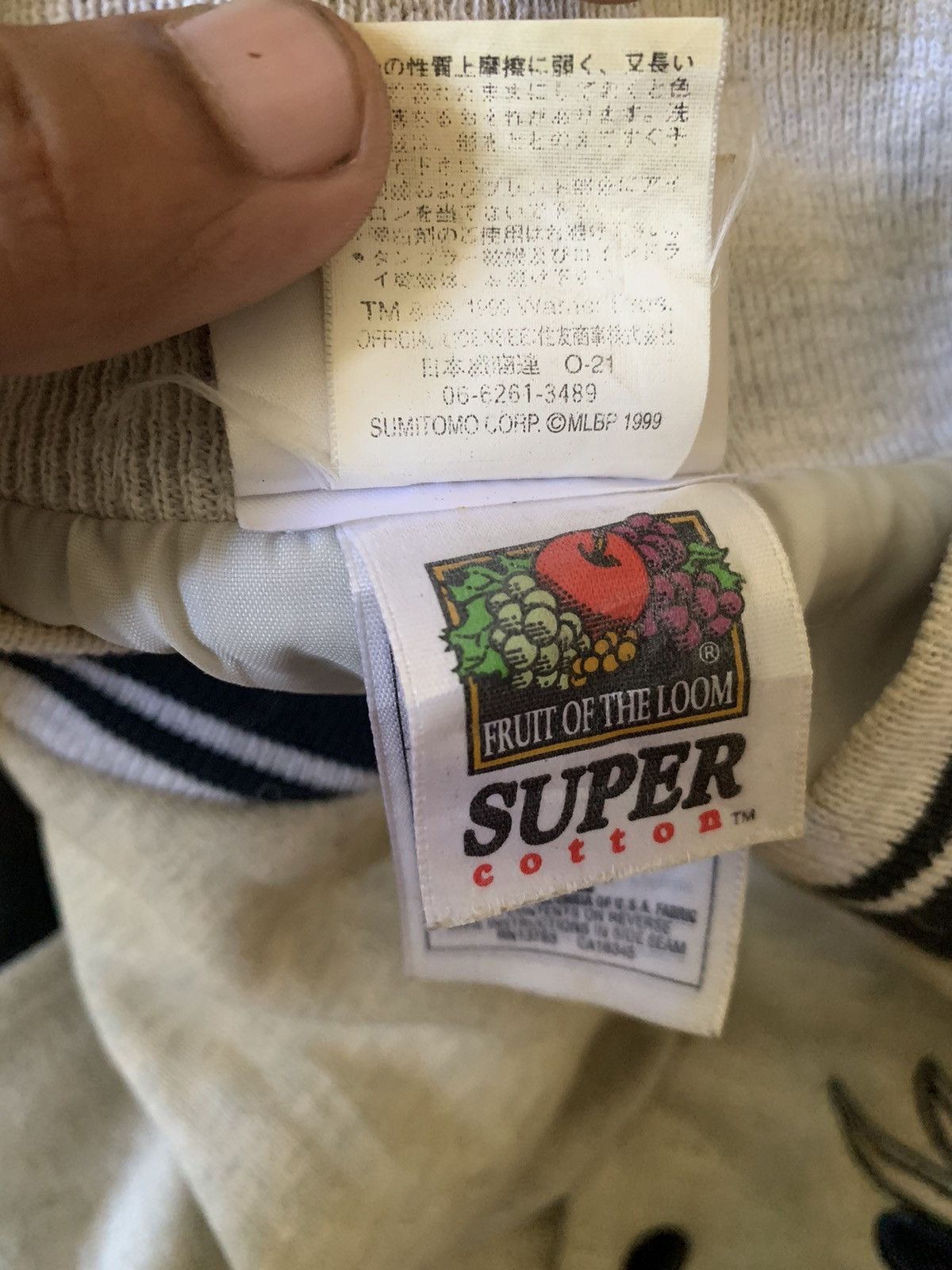 Fruit Of The Loom VINTAGE 1999 LOONEY TUNES X NEW YORK YANKEES VARSITY JACKET Size US M / EU 48-50 / 2 - 8 Thumbnail