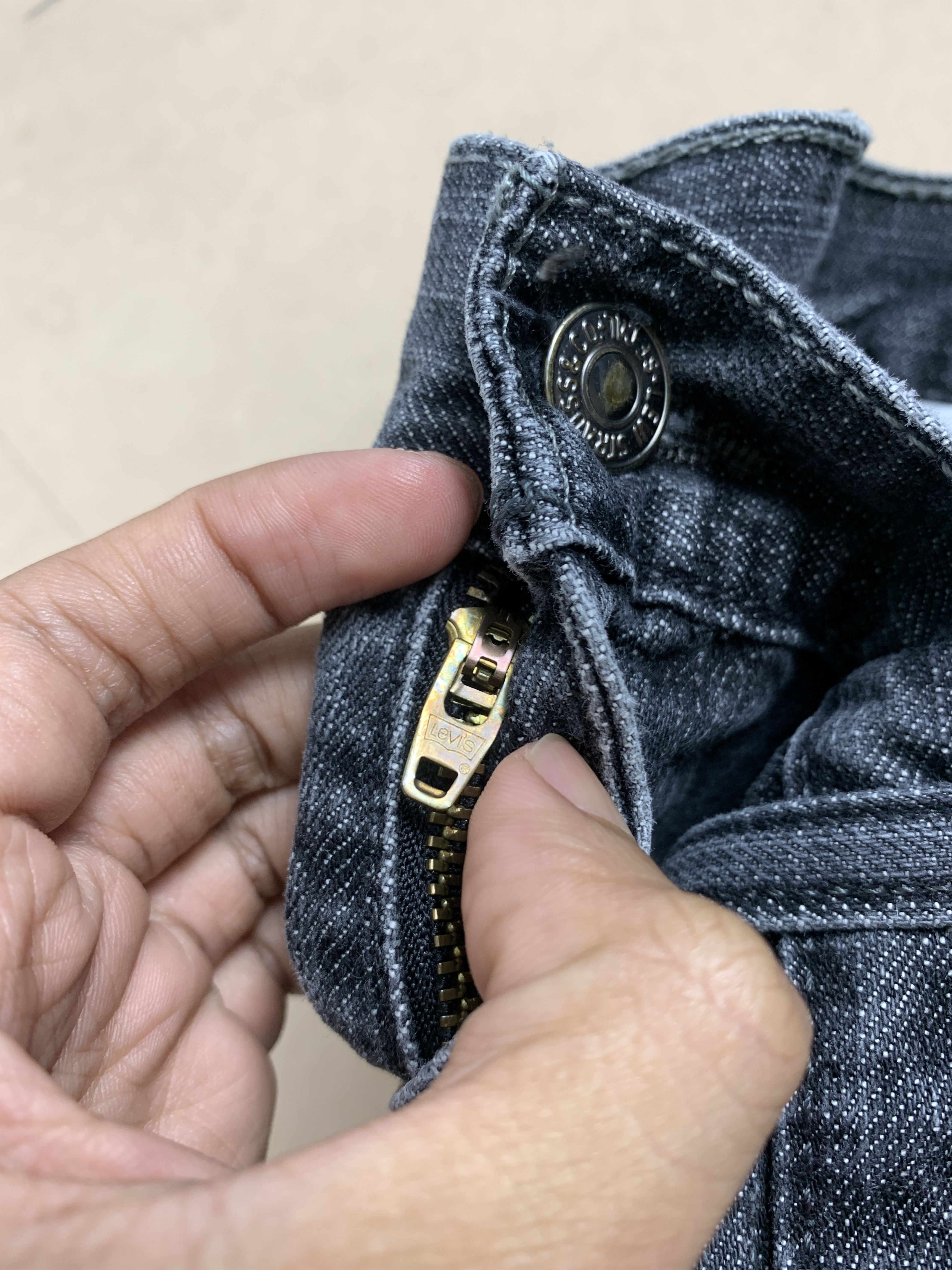 Levi's × Vintage Vintage LEVI's 514 Distressed Faded Straight Cut Black Jeans Size US 36 / EU 52 - 17 Thumbnail