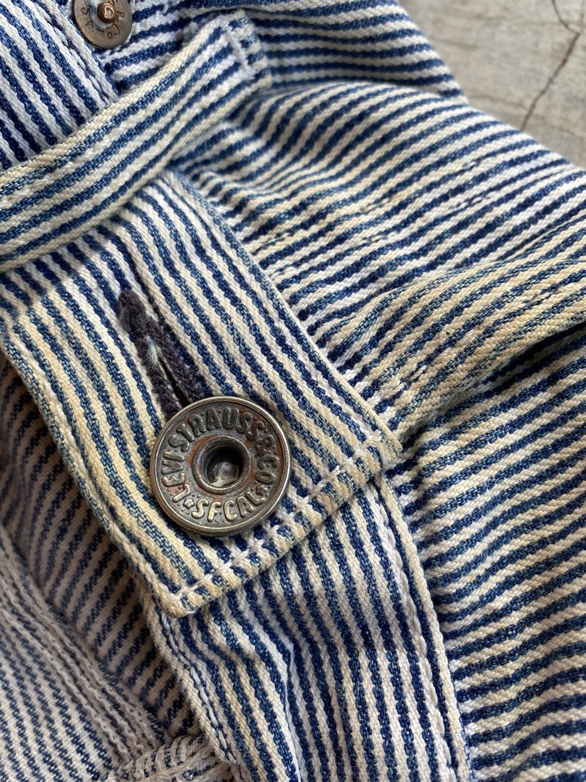 Levi's VINTAGE LEVIS 503 BUCKLE BACK HICKORY STRIPE SHORT-PANTS Size US 34 / EU 50 - 10 Thumbnail
