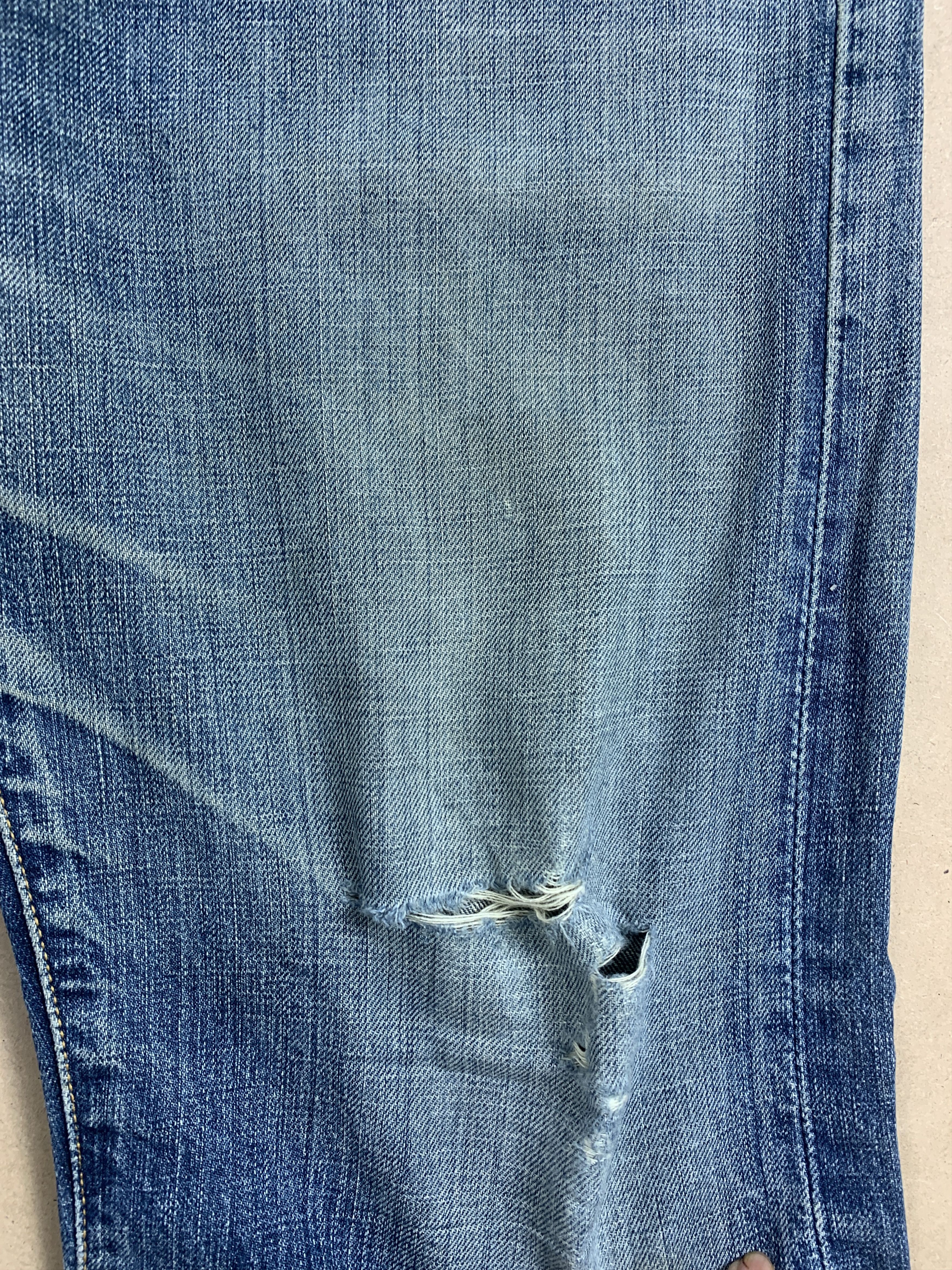 Levi's Vintage LEVI'S 501 Distressed Faded Mid Wash Jeans P0061 Size US 31 - 6 Thumbnail
