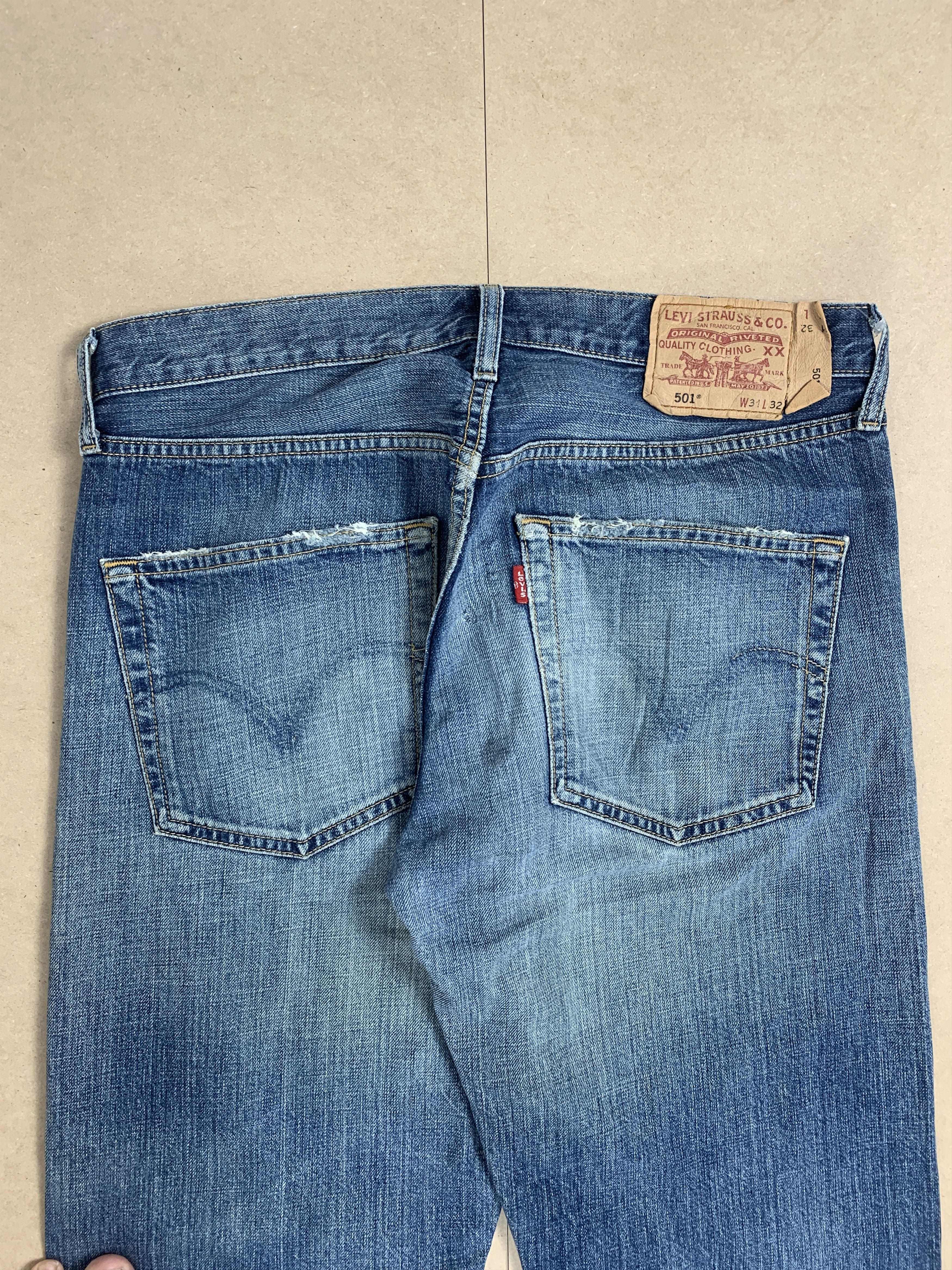 Levi's Vintage LEVI'S 501 Distressed Faded Mid Wash Jeans P0061 Size US 31 - 9 Thumbnail