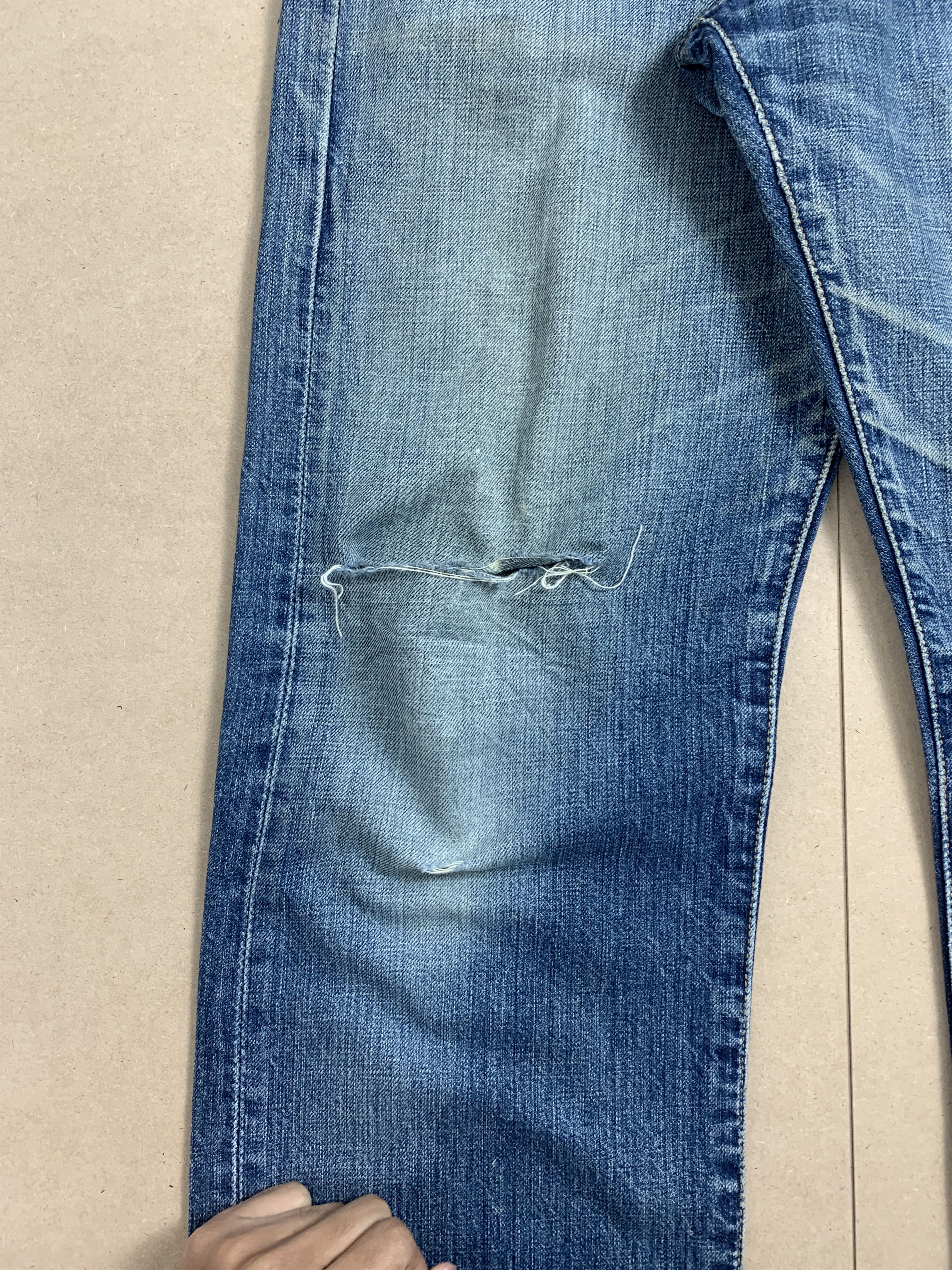 Levi's Vintage LEVI'S 501 Distressed Faded Mid Wash Jeans P0061 Size US 31 - 7 Thumbnail