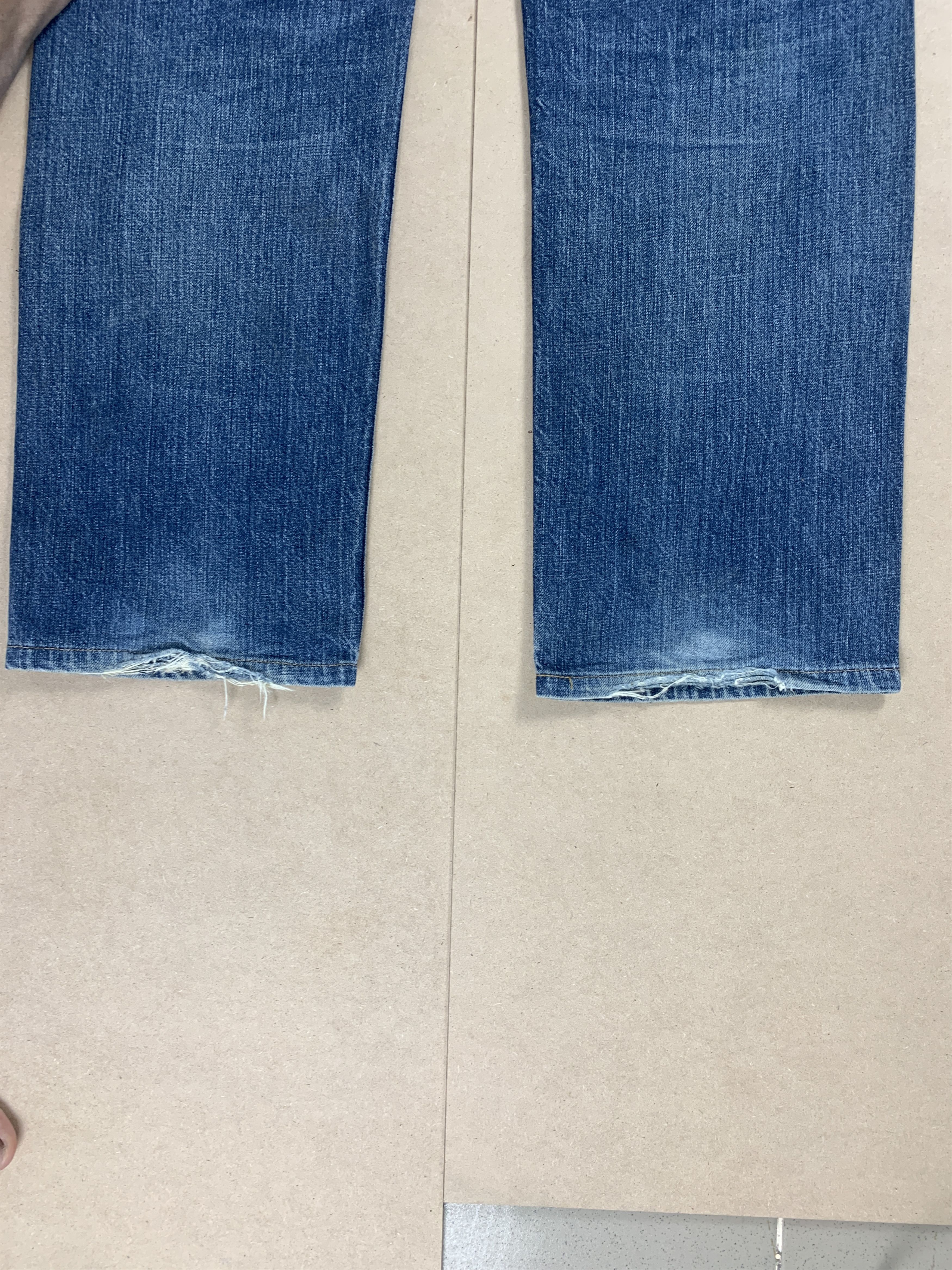 Levi's Vintage LEVI'S 501 Distressed Faded Mid Wash Jeans P0061 Size US 31 - 10 Thumbnail