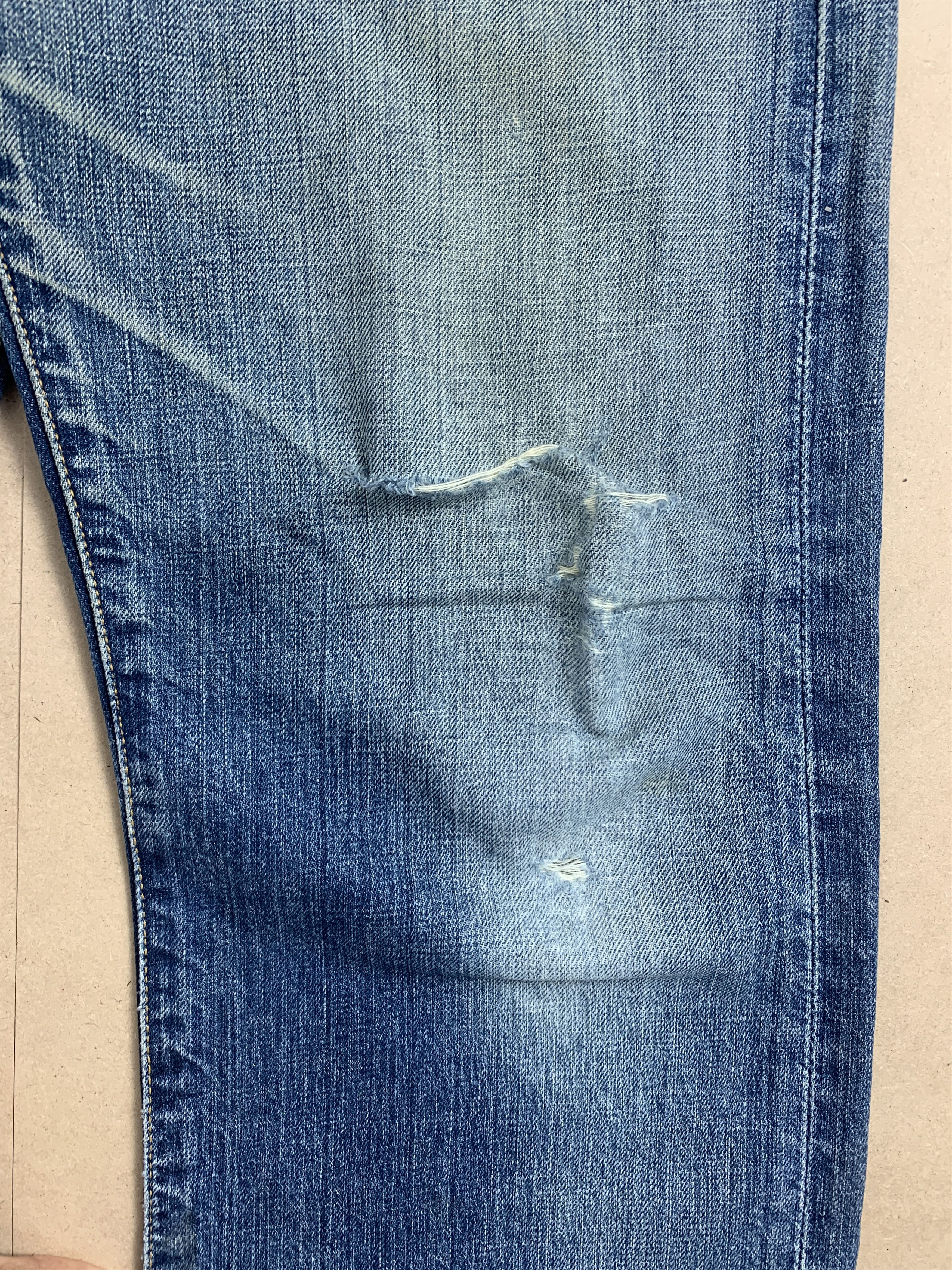 Levi's Vintage LEVI'S 501 Distressed Faded Mid Wash Jeans P0061 Size US 31 - 5 Thumbnail