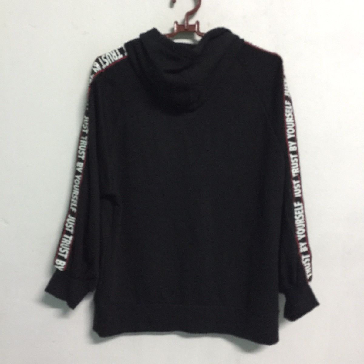 Japanese Brand Just trust by yourself spell out hoodie Size US M / EU 48-50 / 2 - 4 Thumbnail