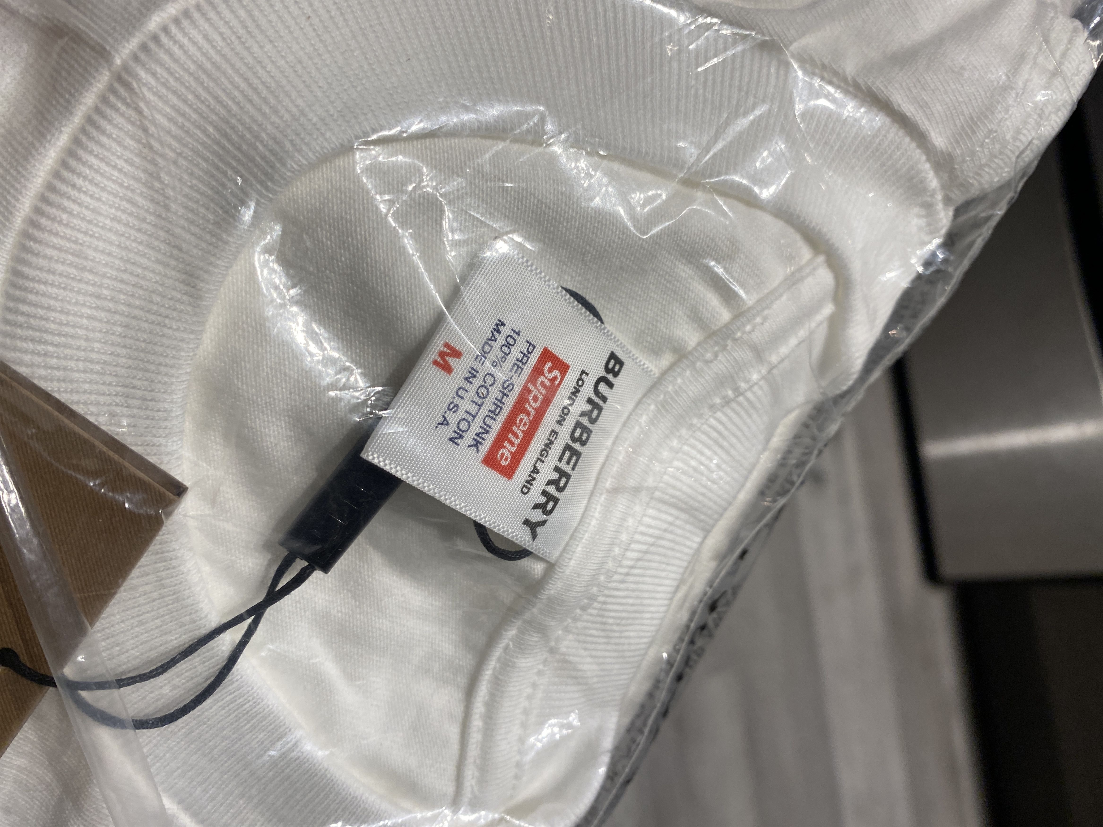 Supreme Supreme Burberry Box Logo T-shirt Size US M / EU 48-50 / 2 - 5 Thumbnail