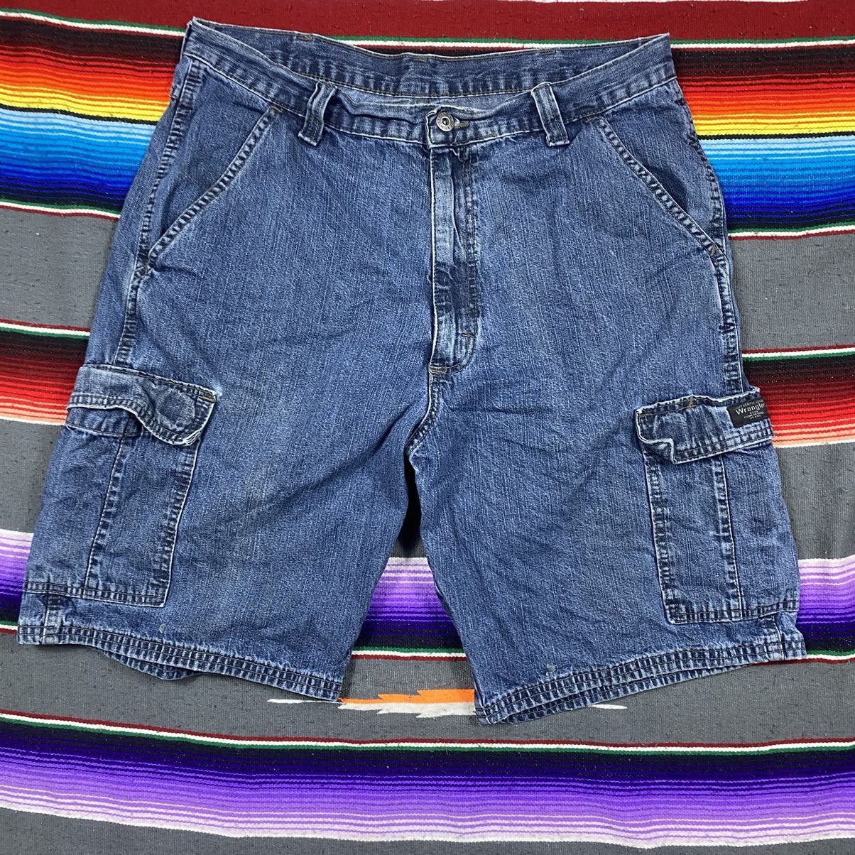 Vintage Vintage Wrangler Cargo Short Pants Size US 35 - 1 Thumbnail