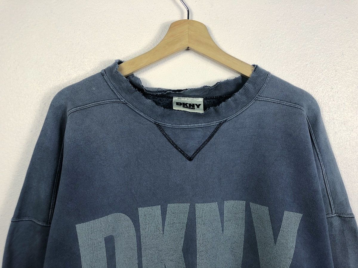 DKNY Rare Vintage 90s DKNY Big Logo Sweatshirt Made in USA Size US XXL / EU 58 / 5 - 2 Thumbnail
