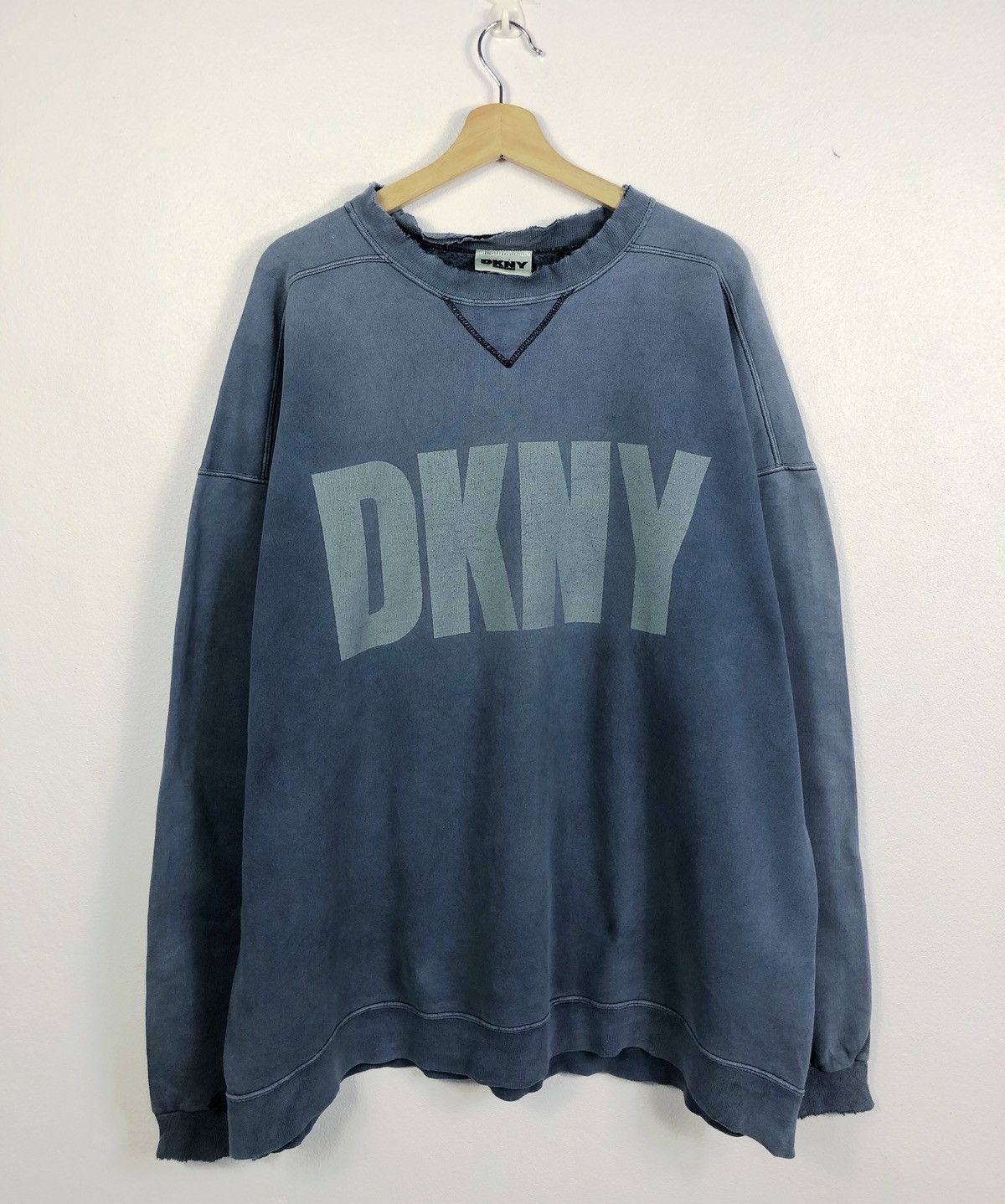 DKNY Rare Vintage 90s DKNY Big Logo Sweatshirt Made in USA Size US XXL / EU 58 / 5 - 1 Thumbnail