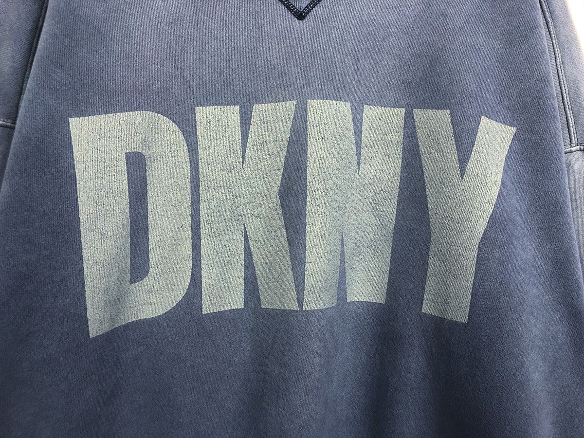 DKNY Rare Vintage 90s DKNY Big Logo Sweatshirt Made in USA Size US XXL / EU 58 / 5 - 3 Thumbnail