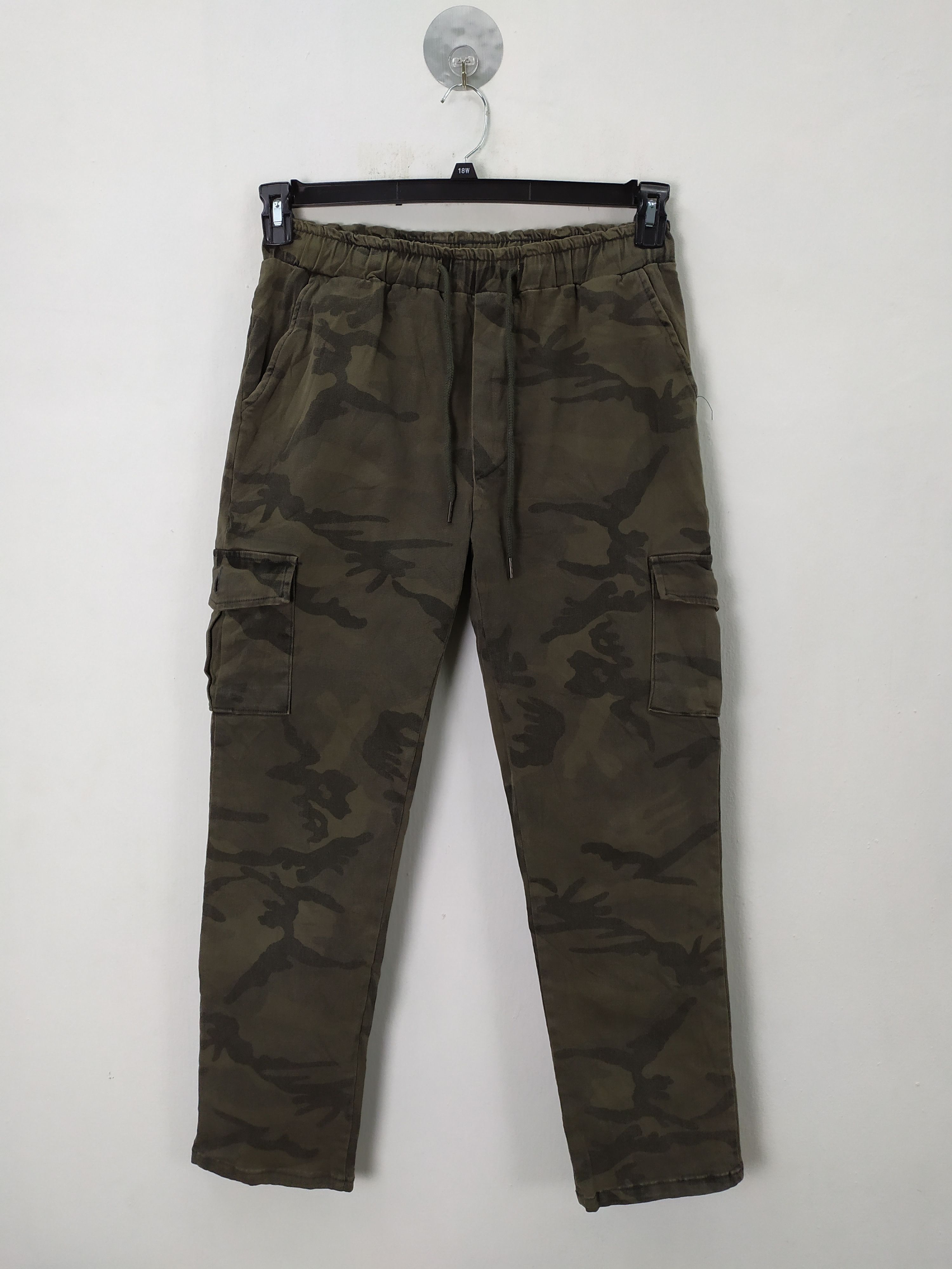 Japanese Brand DONE SPRING WAIST CAMO CARGO PANTS Size US 28 / EU 44 - 1 Thumbnail