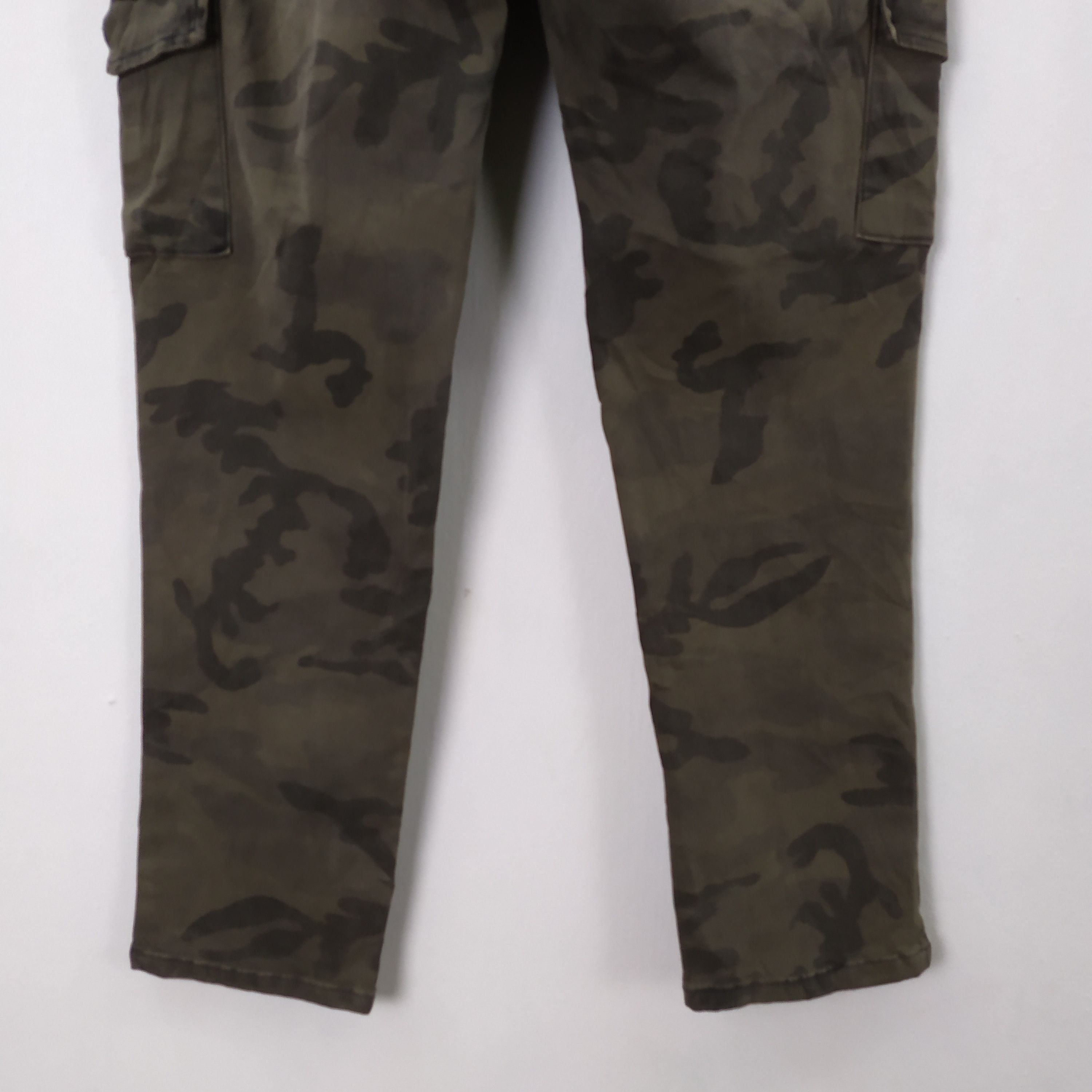 Japanese Brand DONE SPRING WAIST CAMO CARGO PANTS Size US 28 / EU 44 - 9 Thumbnail
