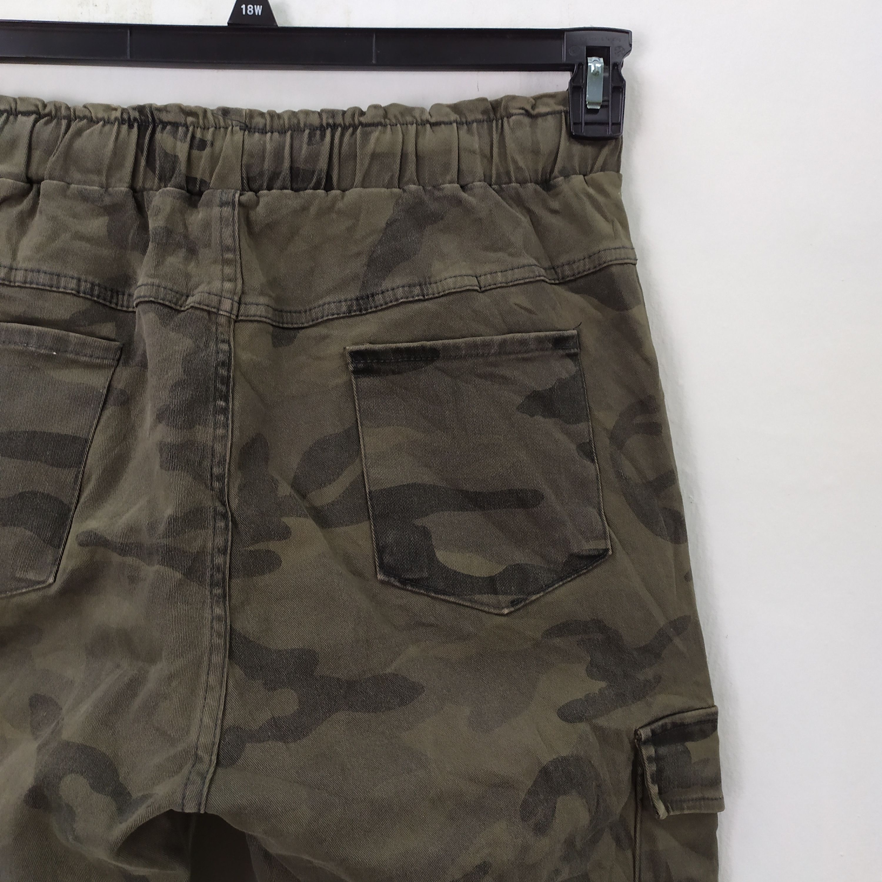 Japanese Brand DONE SPRING WAIST CAMO CARGO PANTS Size US 28 / EU 44 - 7 Thumbnail