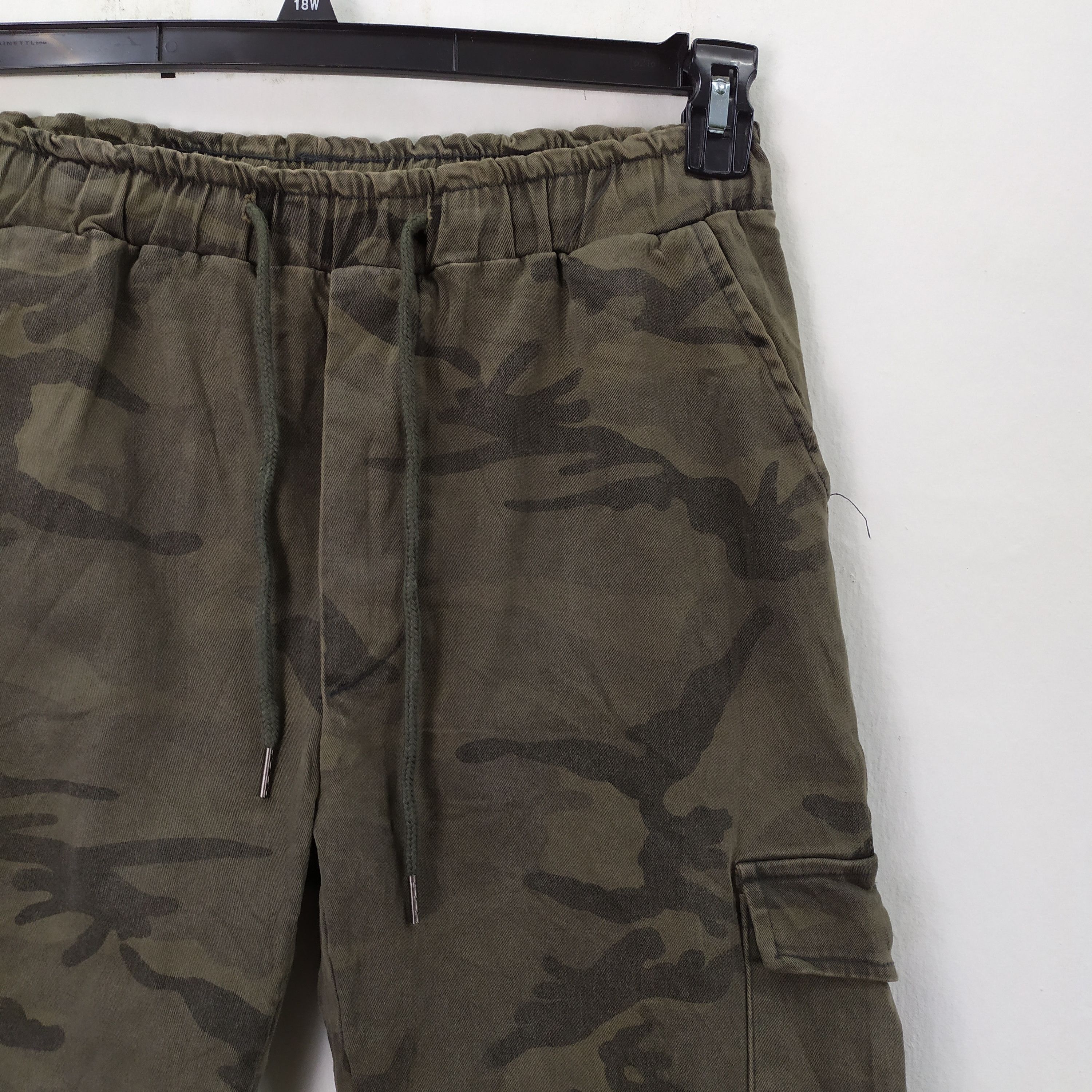 Japanese Brand DONE SPRING WAIST CAMO CARGO PANTS Size US 28 / EU 44 - 3 Thumbnail