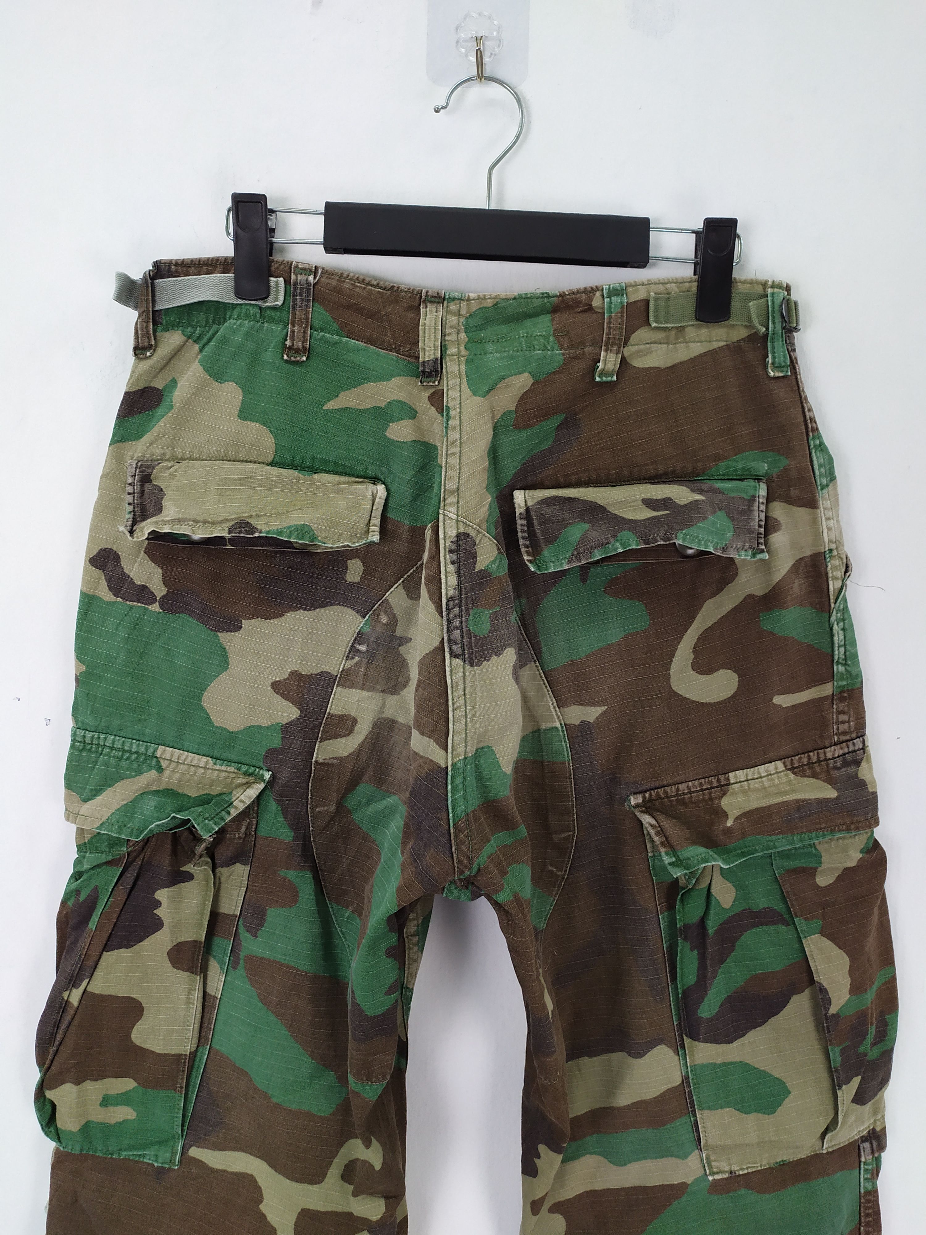 Vintage VINTAGE CAMO USA FADED CARGO PANTS DISTRESSED KNEE Size US 30 / EU 46 - 6 Thumbnail