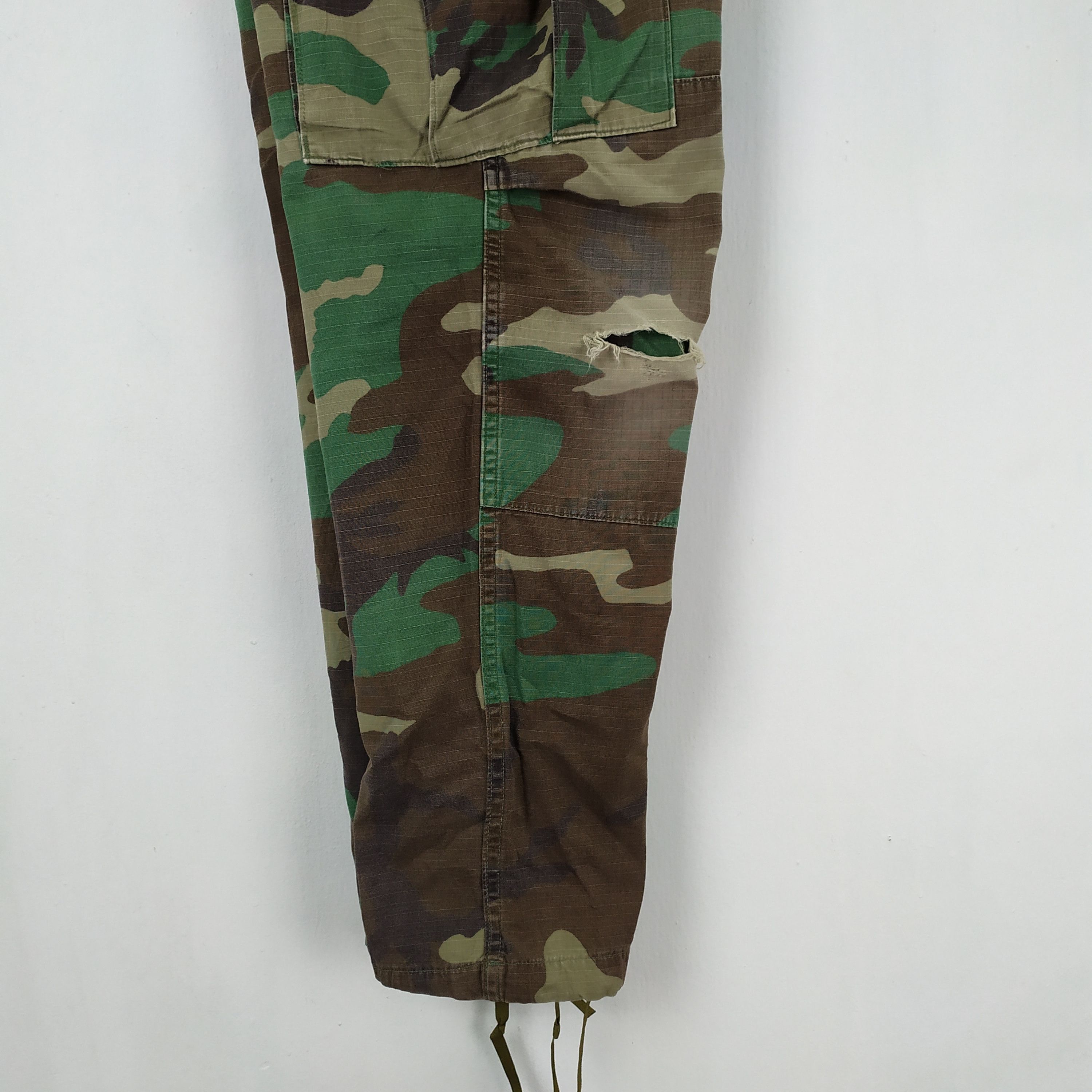Vintage VINTAGE CAMO USA FADED CARGO PANTS DISTRESSED KNEE Size US 30 / EU 46 - 2 Thumbnail