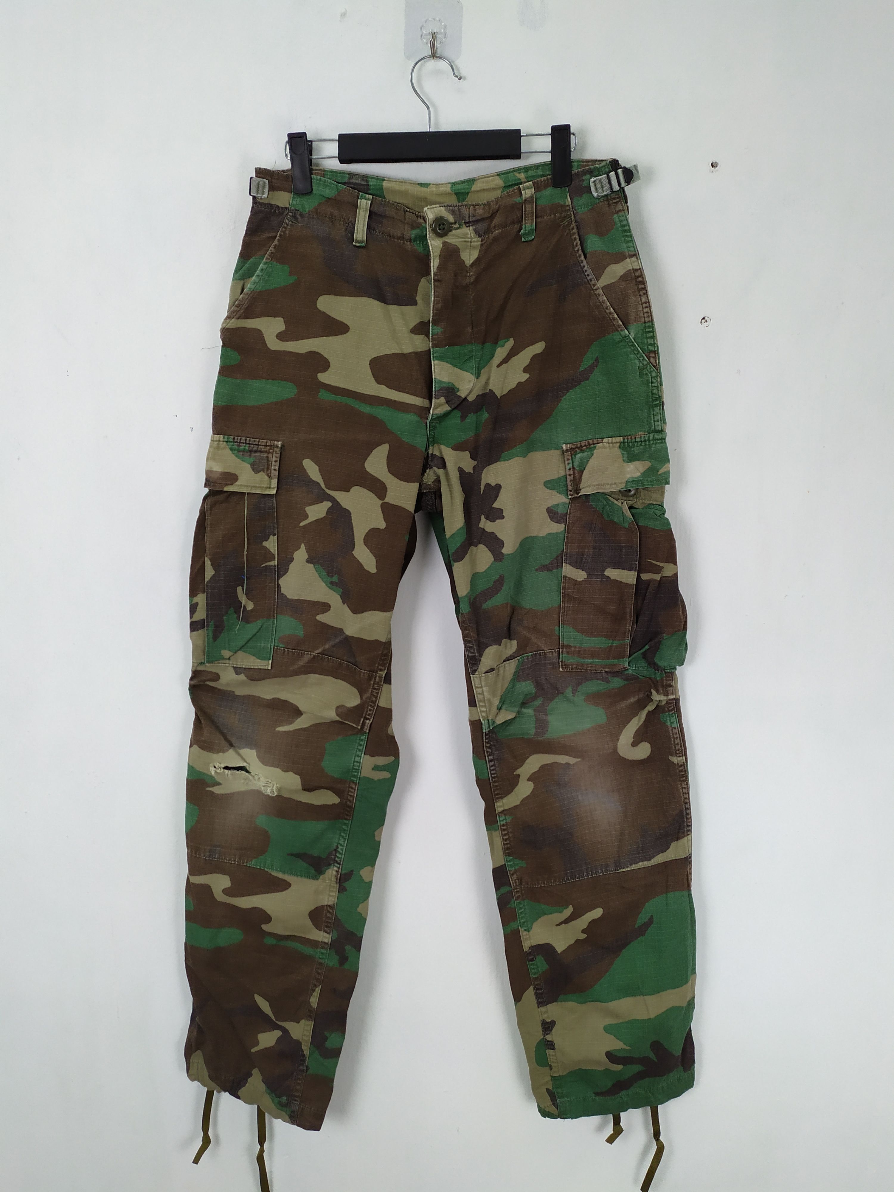 image of Vintage Camo Faded Cargo Pants Distressed Knee, Men's (Size 30)