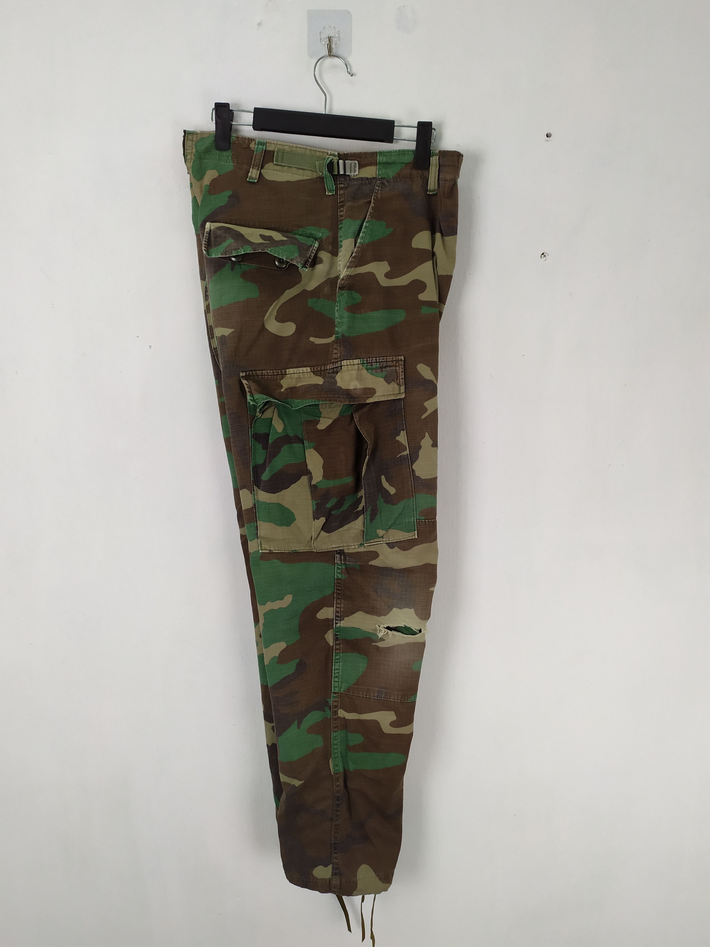 Vintage VINTAGE CAMO USA FADED CARGO PANTS DISTRESSED KNEE Size US 30 / EU 46 - 4 Thumbnail