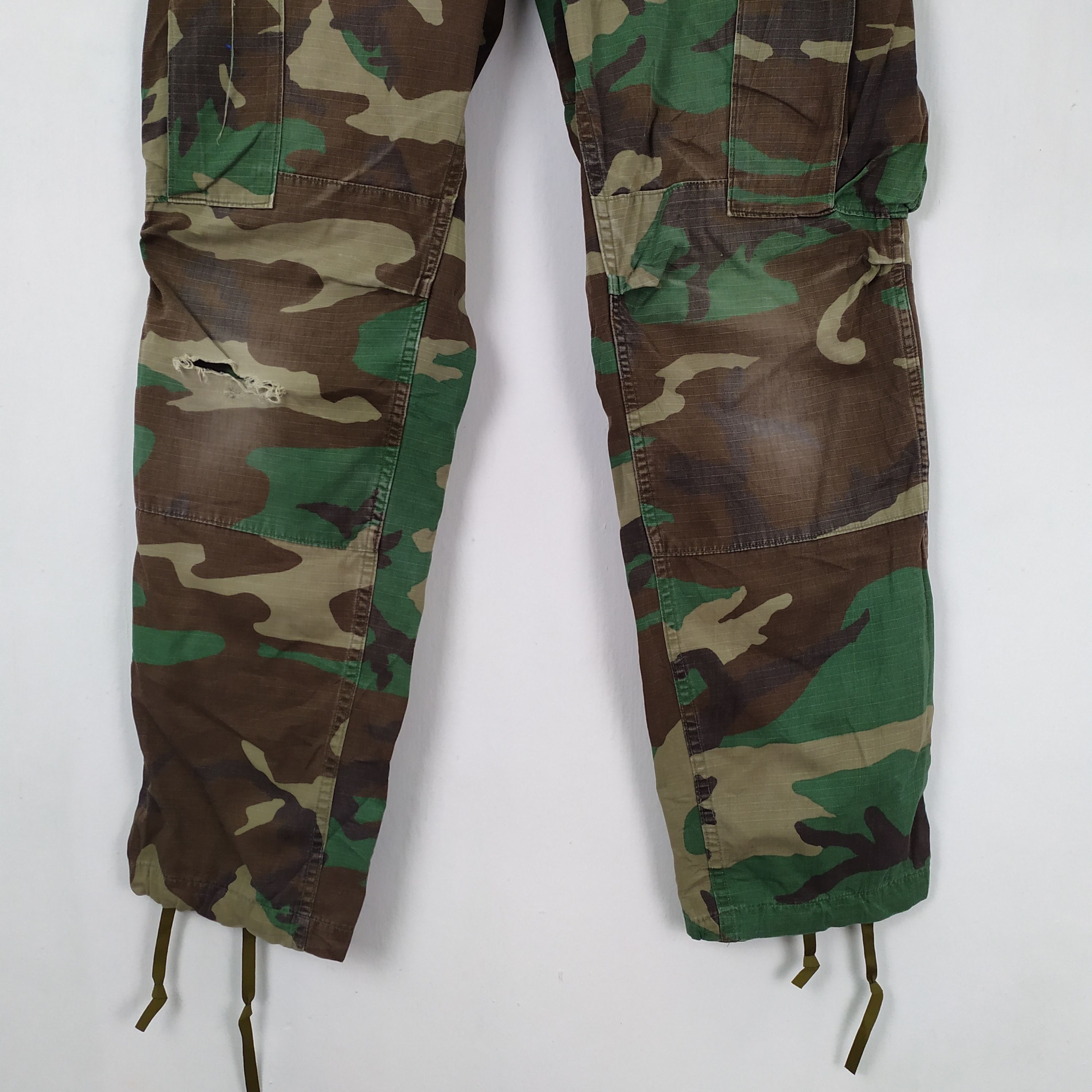 Vintage VINTAGE CAMO USA FADED CARGO PANTS DISTRESSED KNEE Size US 30 / EU 46 - 13 Thumbnail