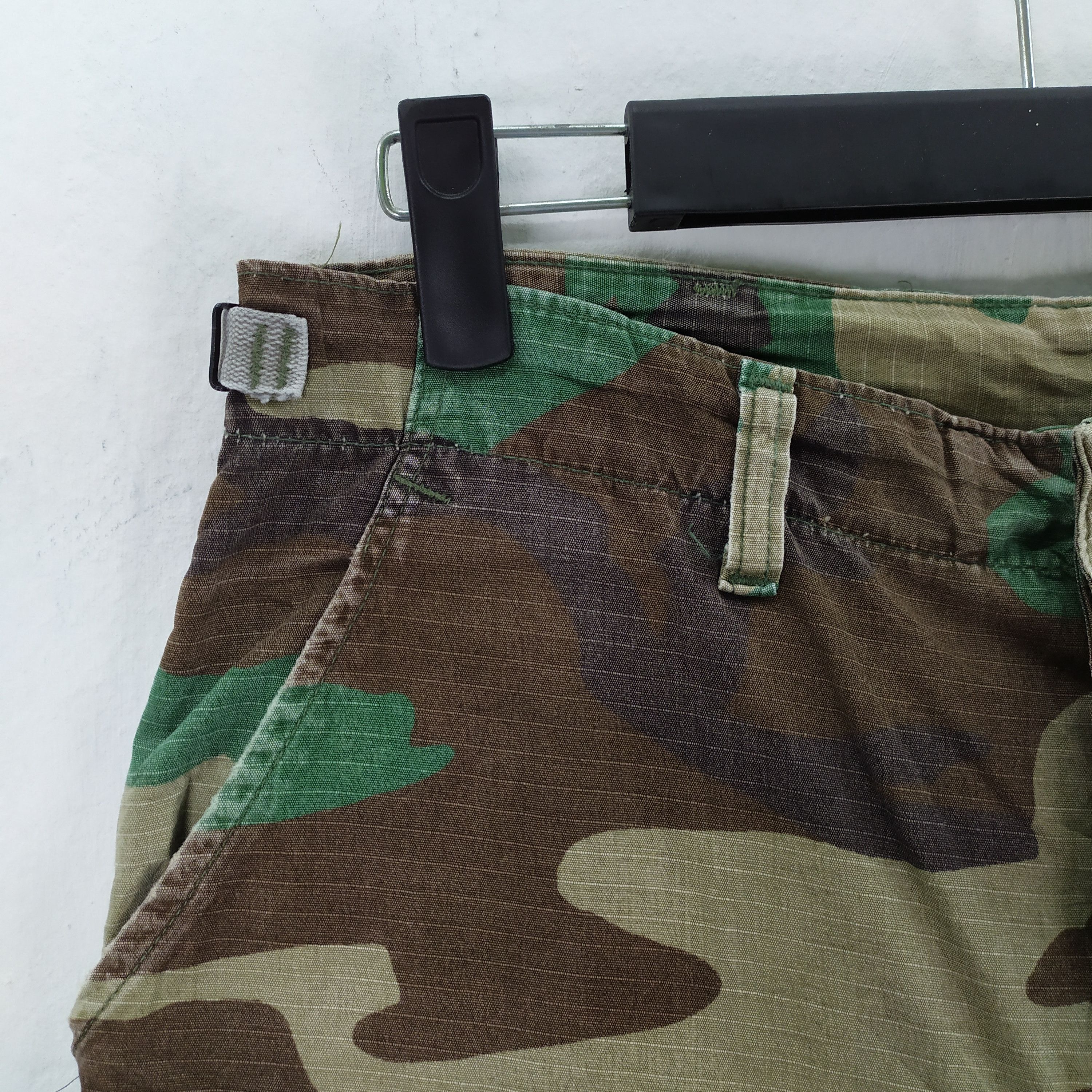 Vintage VINTAGE CAMO USA FADED CARGO PANTS DISTRESSED KNEE Size US 30 / EU 46 - 9 Thumbnail