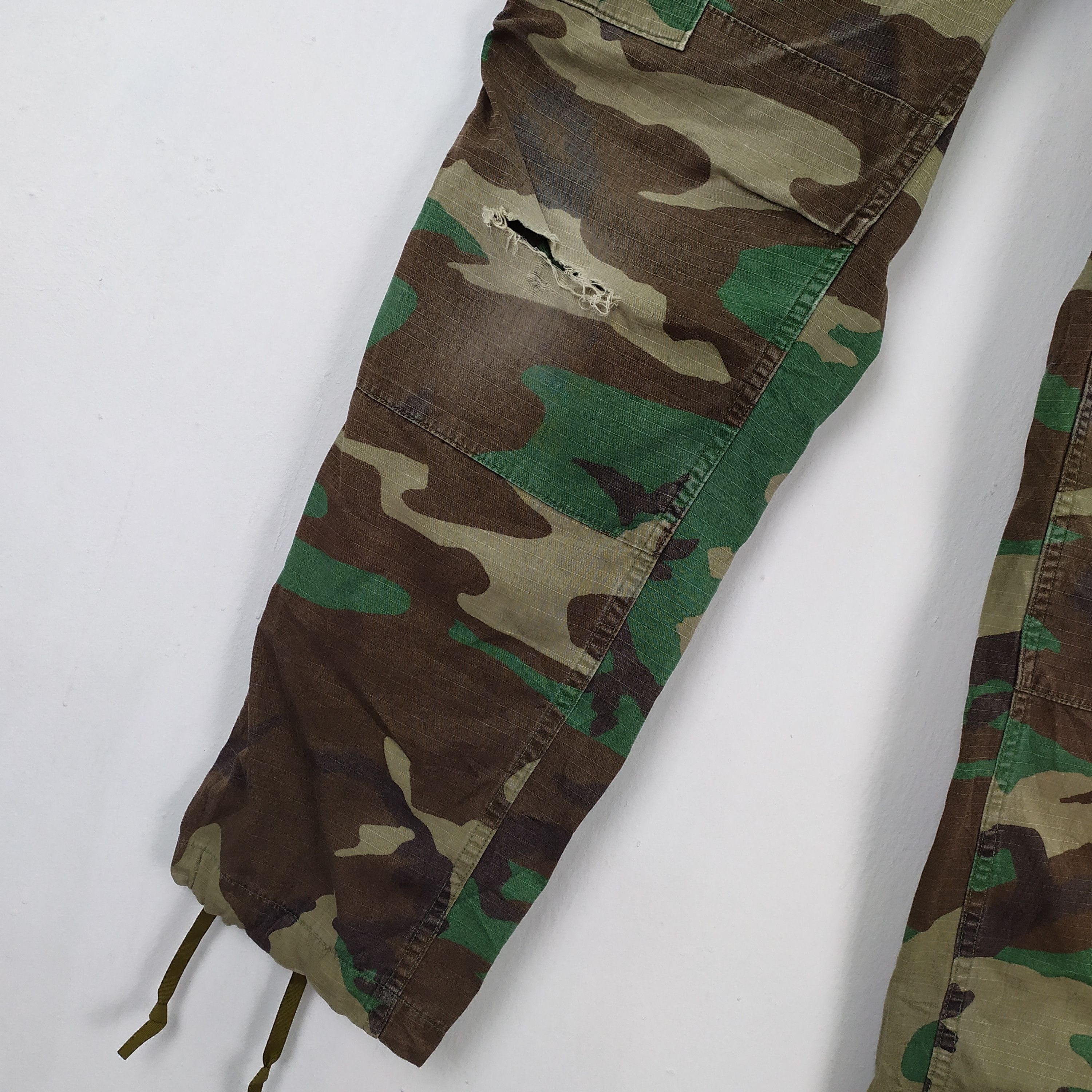 Vintage VINTAGE CAMO USA FADED CARGO PANTS DISTRESSED KNEE Size US 30 / EU 46 - 12 Thumbnail