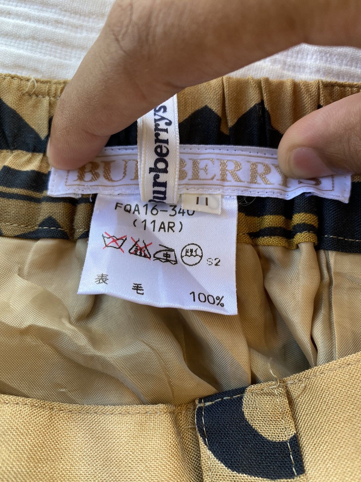 Burberry 🔥RARE‼️ Burberry Iconic Paisley Bandana Print Casual Pants Size 27" / US 4 / IT 40 - 8 Thumbnail