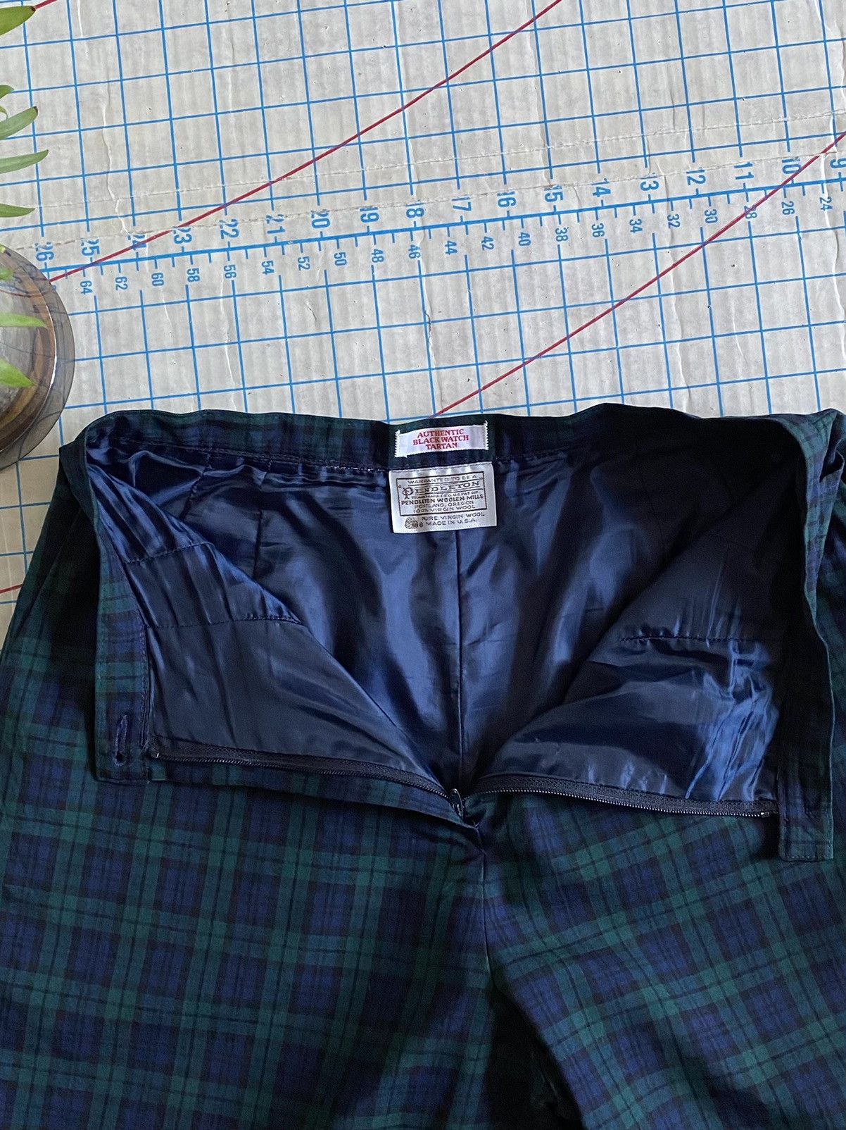 Pendleton × Vintage Vintage Pendleton Women’s Tartan Flannel Shorts fits Talon Size 28" / US 6 / IT 42 - 8 Thumbnail