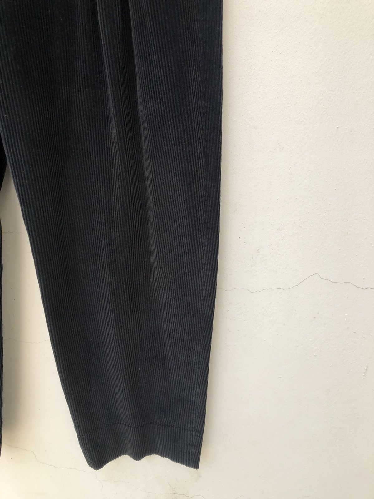 Versace Vintage Gianni Versace Couture Italy Black Corduroy Trouser Size US 34 / EU 50 - 8 Thumbnail