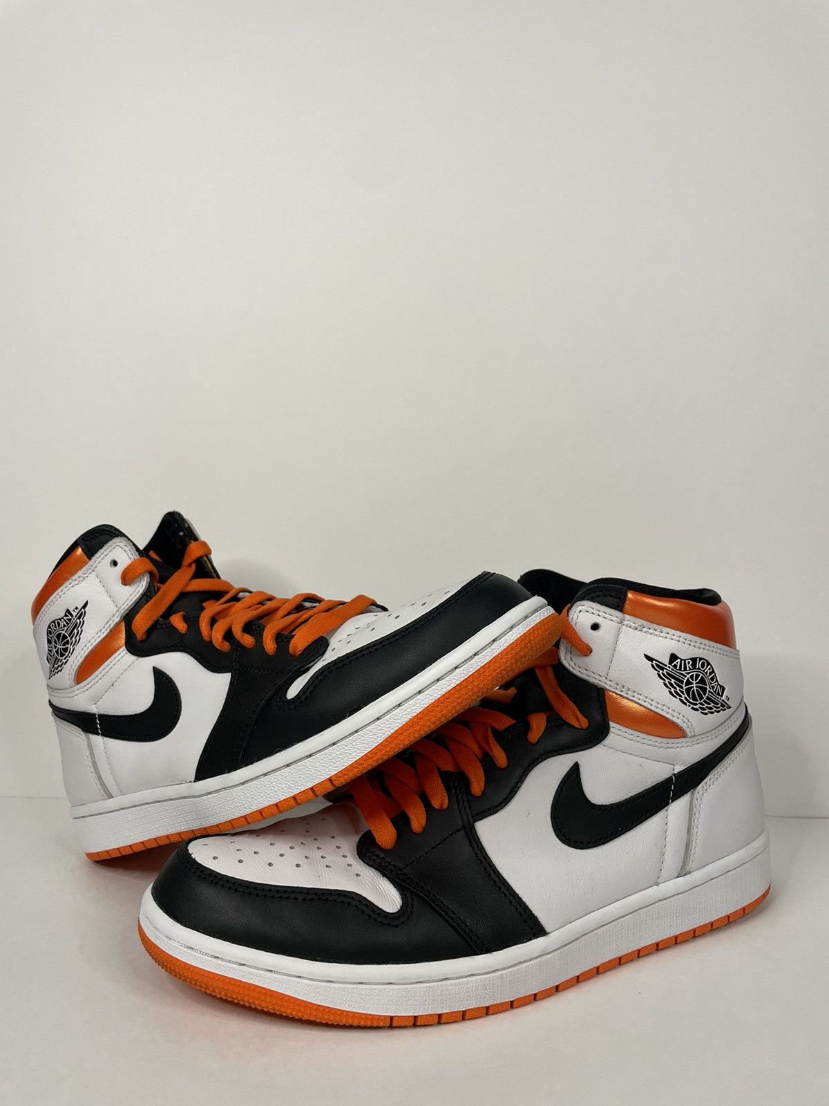 Air Jordan Retro High OG Electro Orange