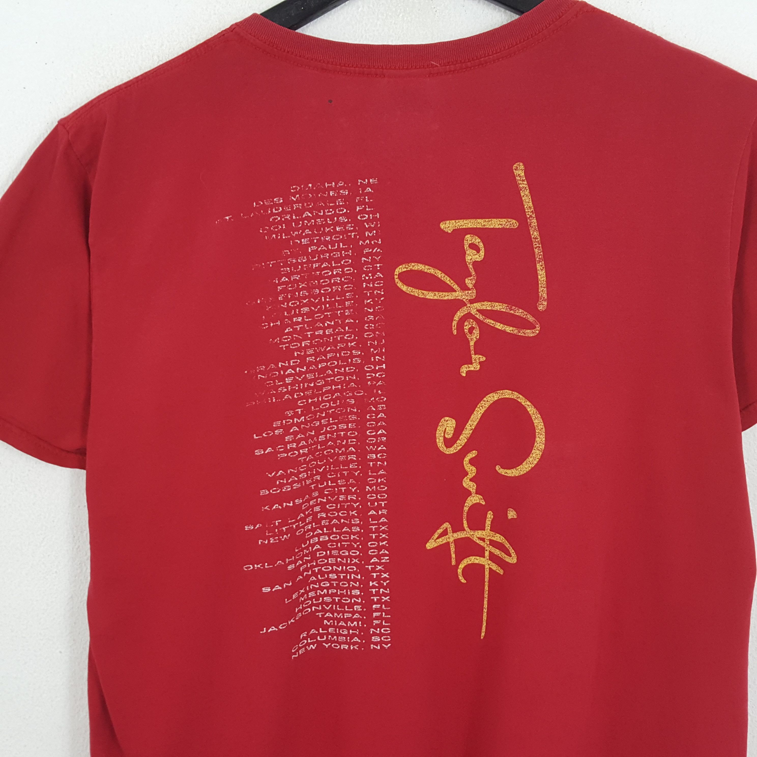 Band Tees TAYLOR SWIFT American Solo Singer Photo Print Tshirt Size US L / EU 52-54 / 3 - 4 Thumbnail