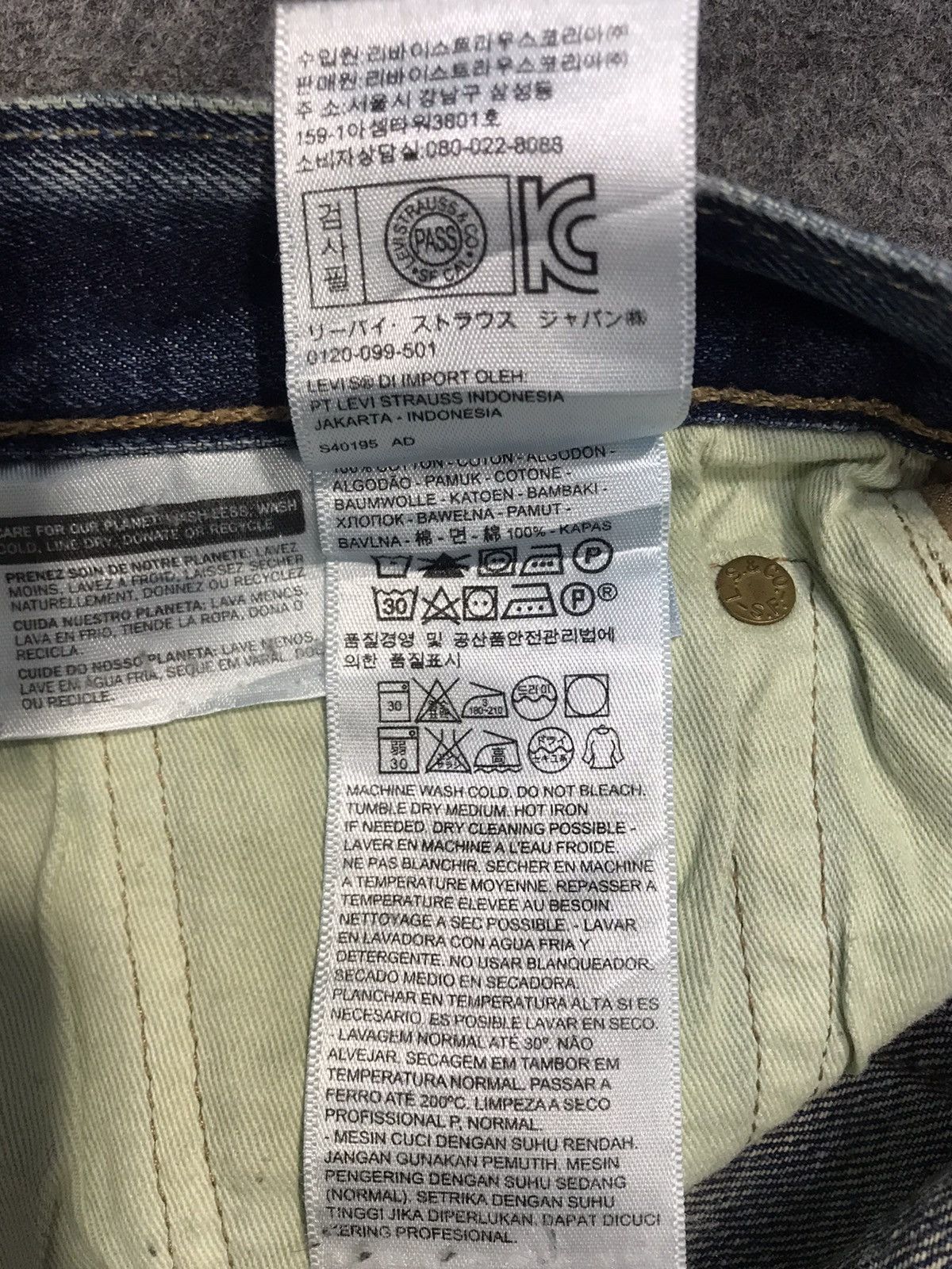 Levi's Distressed Levi's Strauss 501 Button Fly Jeans Fits Size 31 Size US 31 - 10 Thumbnail