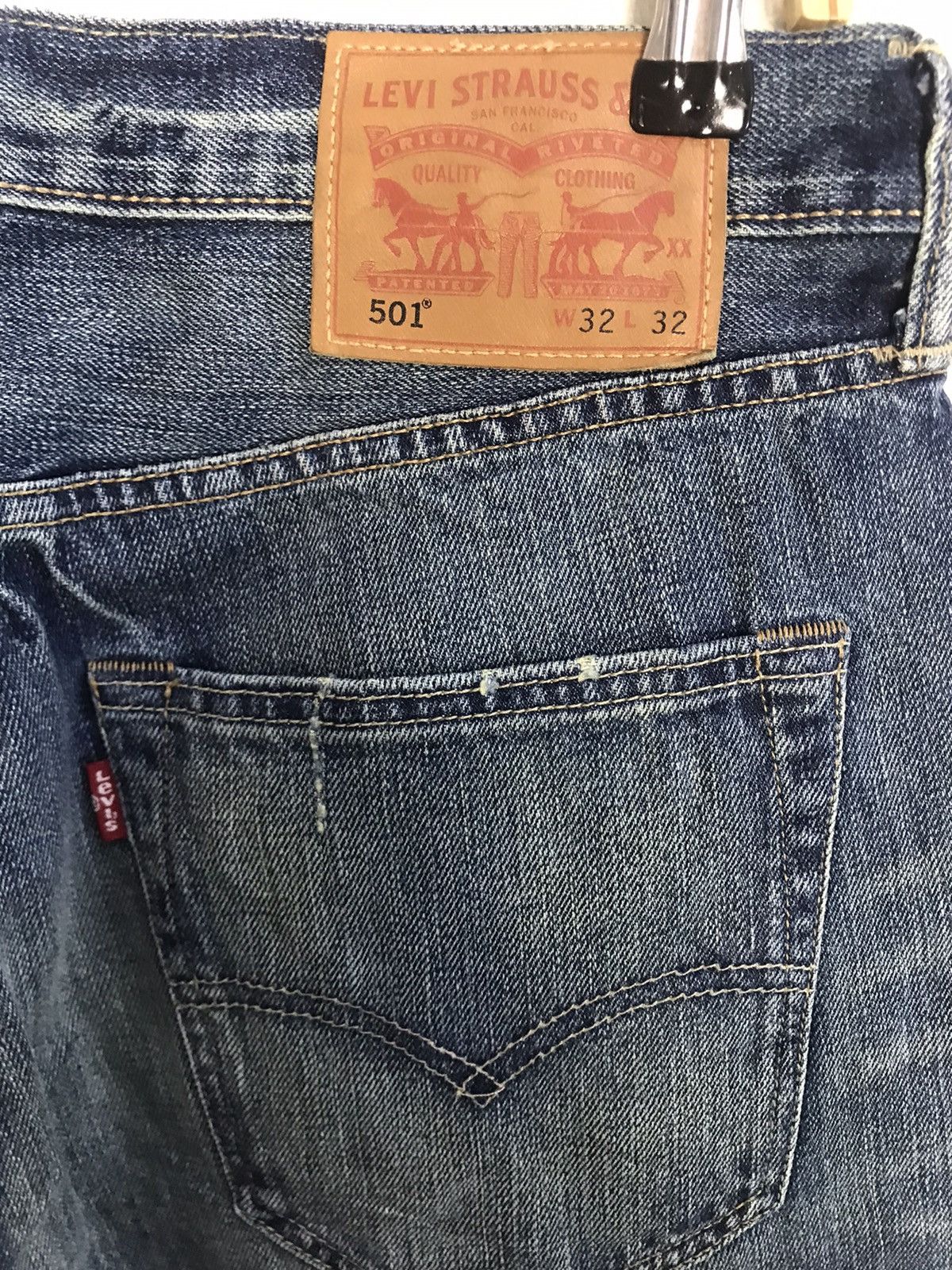 Levi's Distressed Levi's Strauss 501 Button Fly Jeans Fits Size 31 Size US 31 - 6 Thumbnail