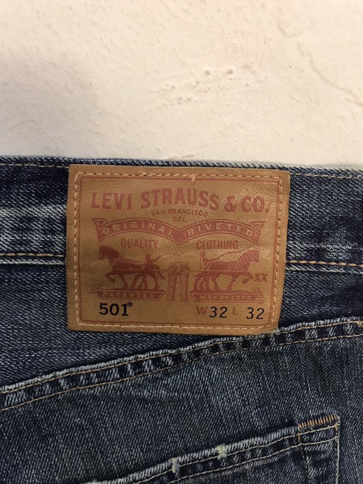 Levi's Distressed Levi's Strauss 501 Button Fly Jeans Fits Size 31 Size US 31 - 7 Thumbnail